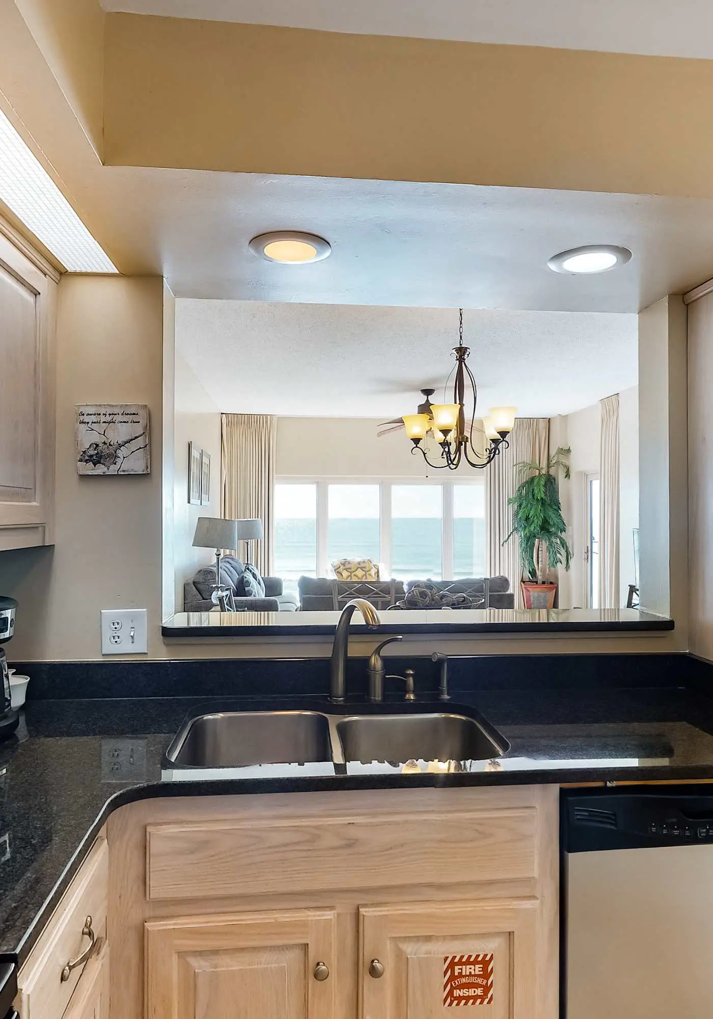 Beachfront condo with Gulf views & private balcony