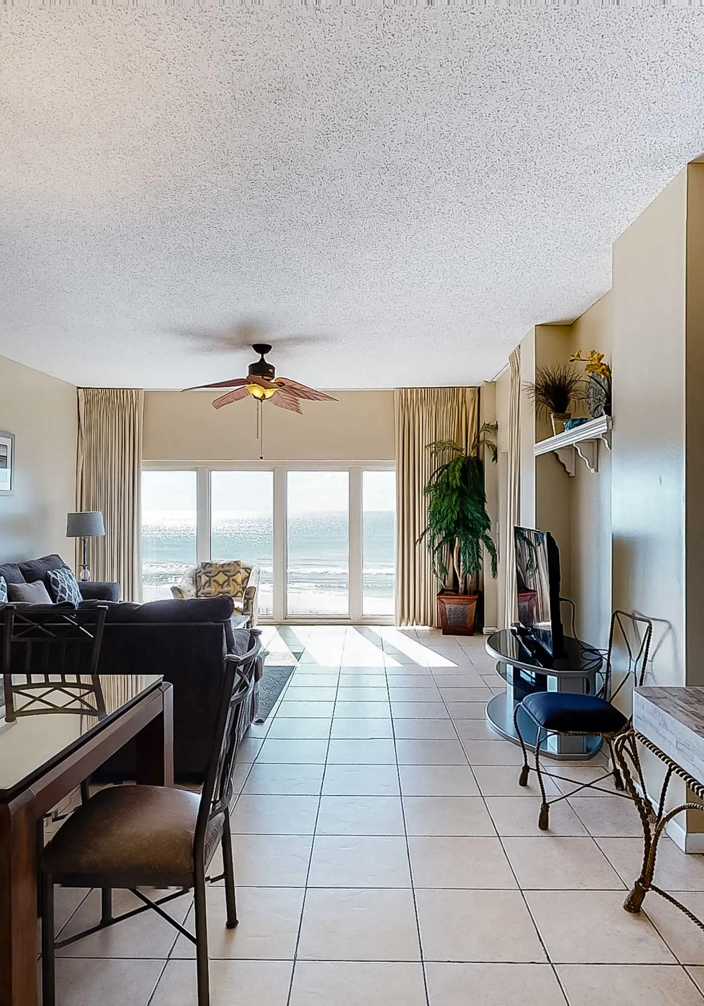 Beachfront condo with Gulf views & private balcony