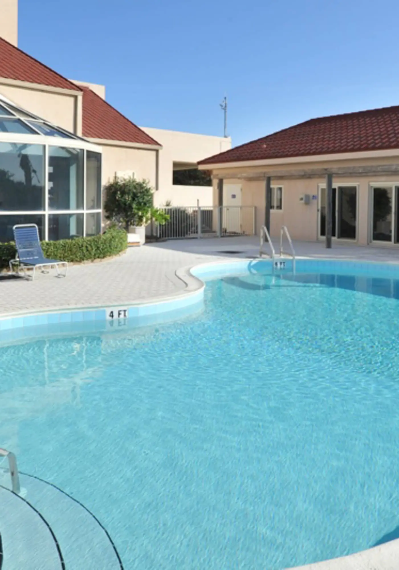 Beachfront condo with Gulf views & private balcony