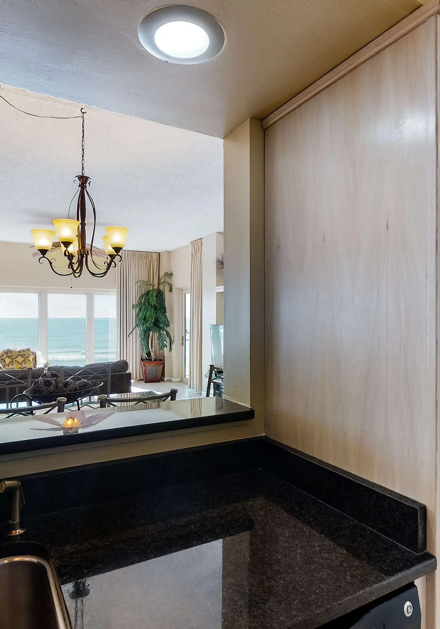 Beachfront condo with Gulf views & private balcony