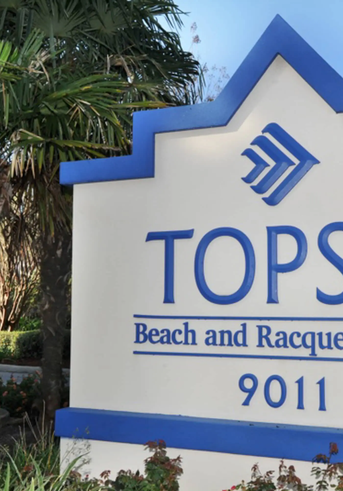 Beachfront condo with Gulf views & private balcony