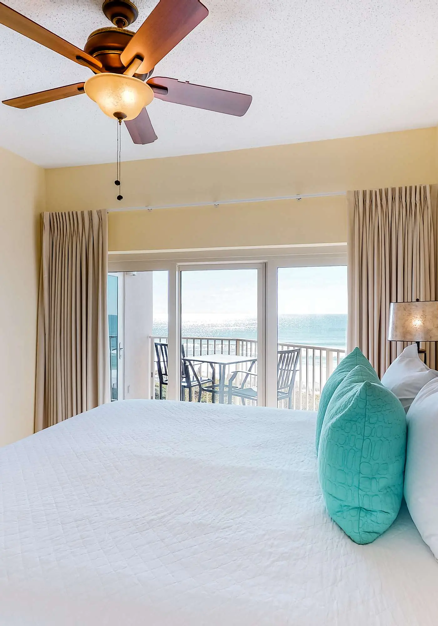 Beachfront condo with Gulf views & private balcony