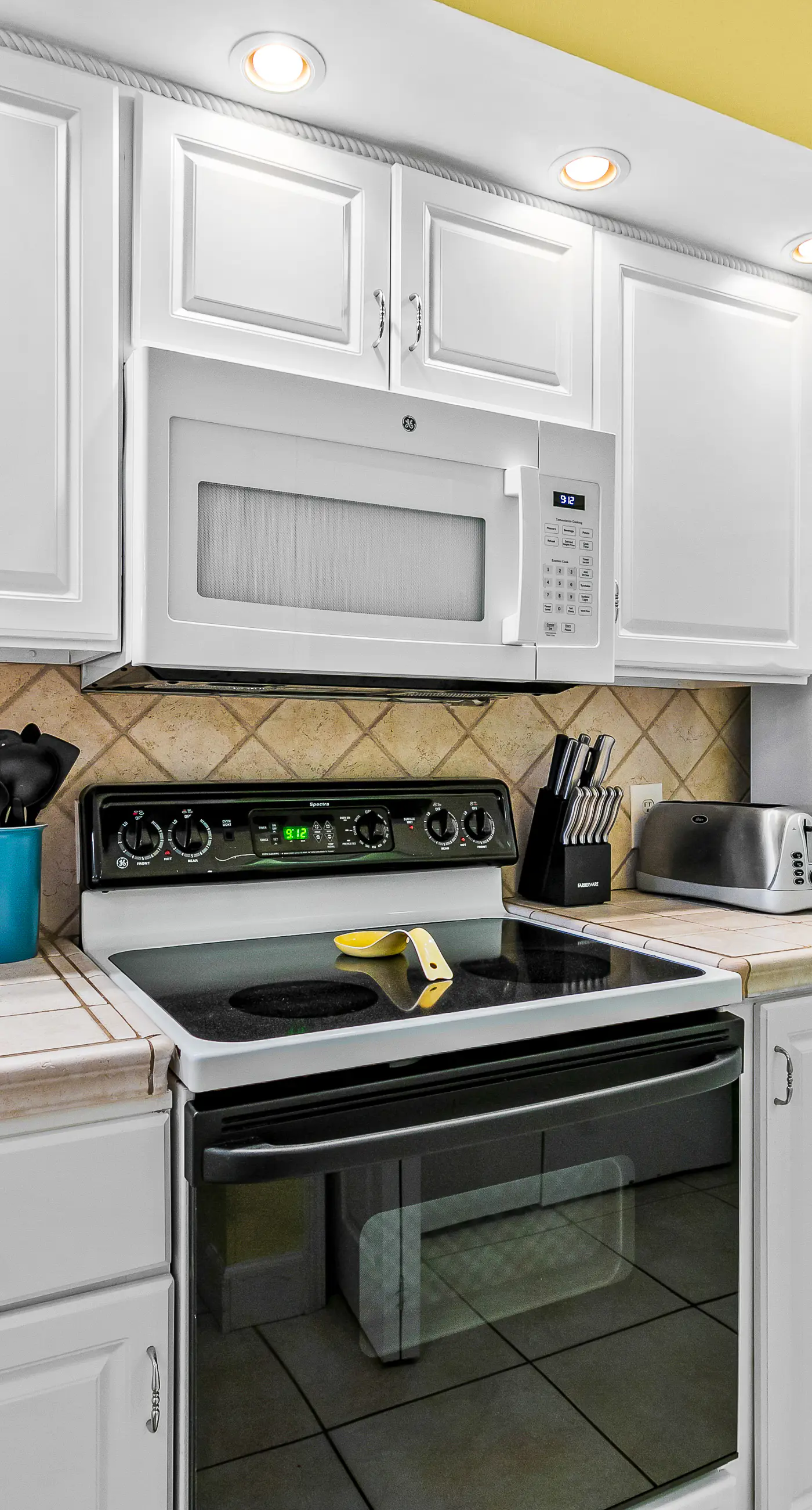 Exclusive Gulf-front 2BR condo w/pool access