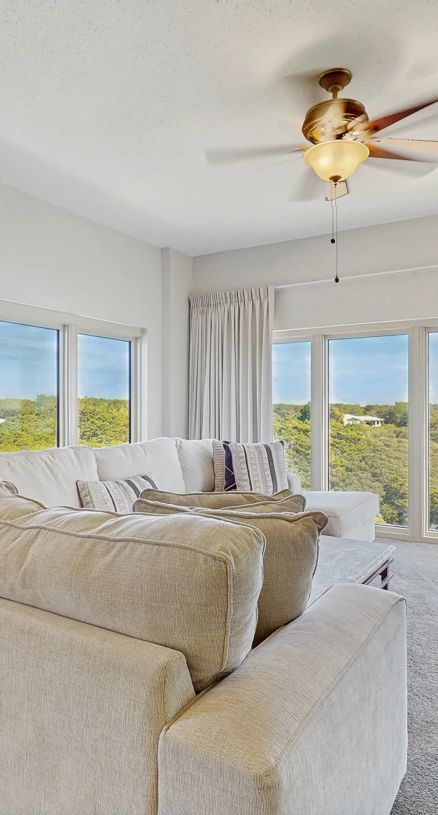 2BR Gulf condo: balcony, pool, beach access