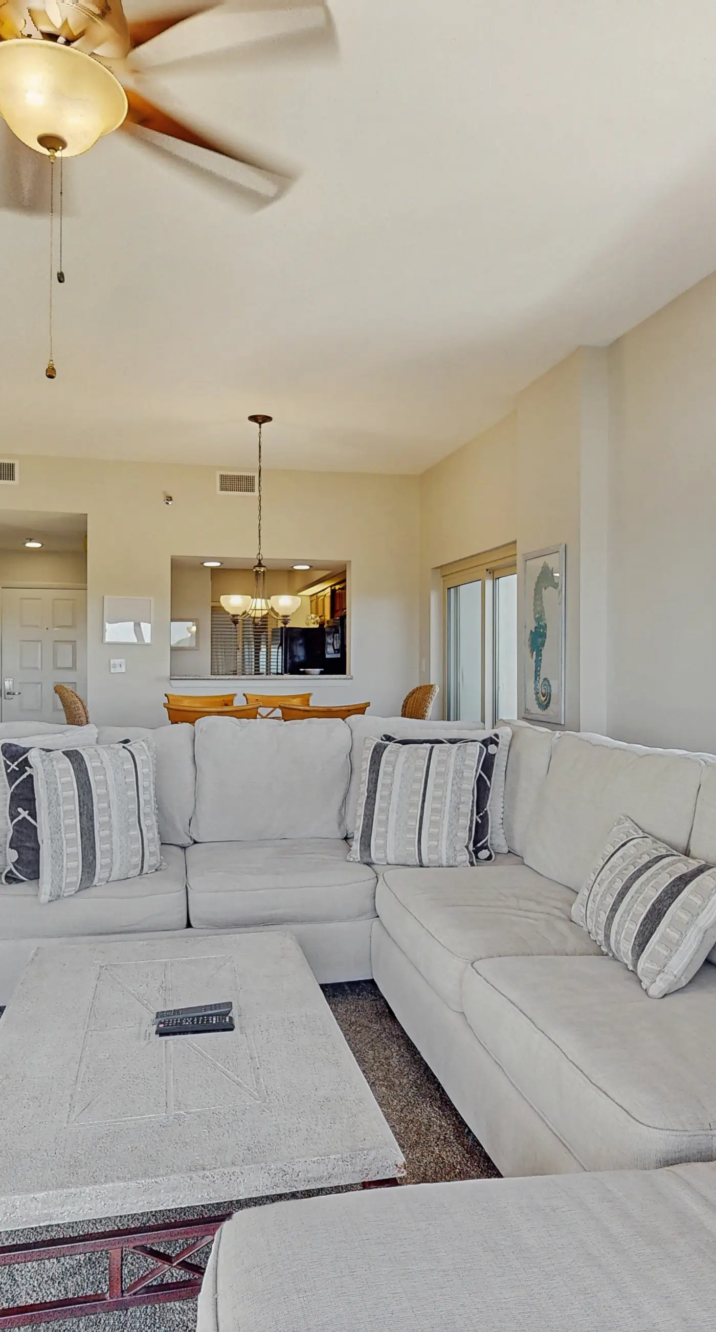 2BR Gulf condo: balcony, pool, beach access