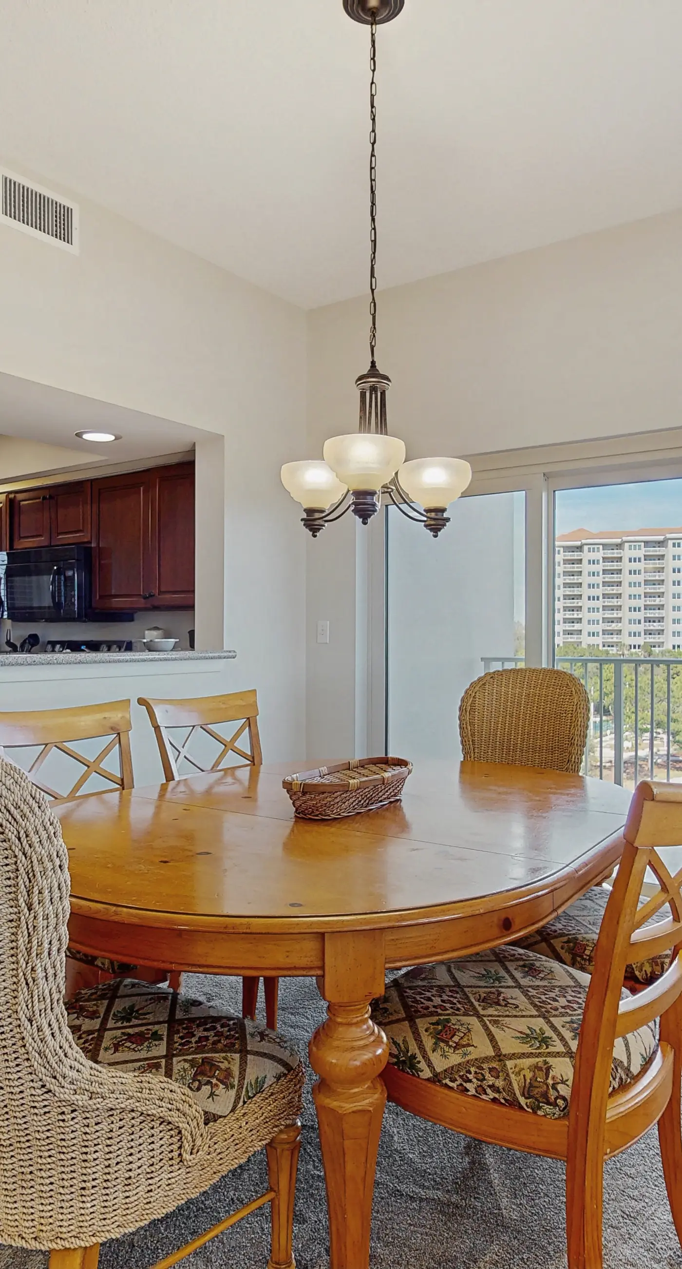 2BR Gulf condo: balcony, pool, beach access