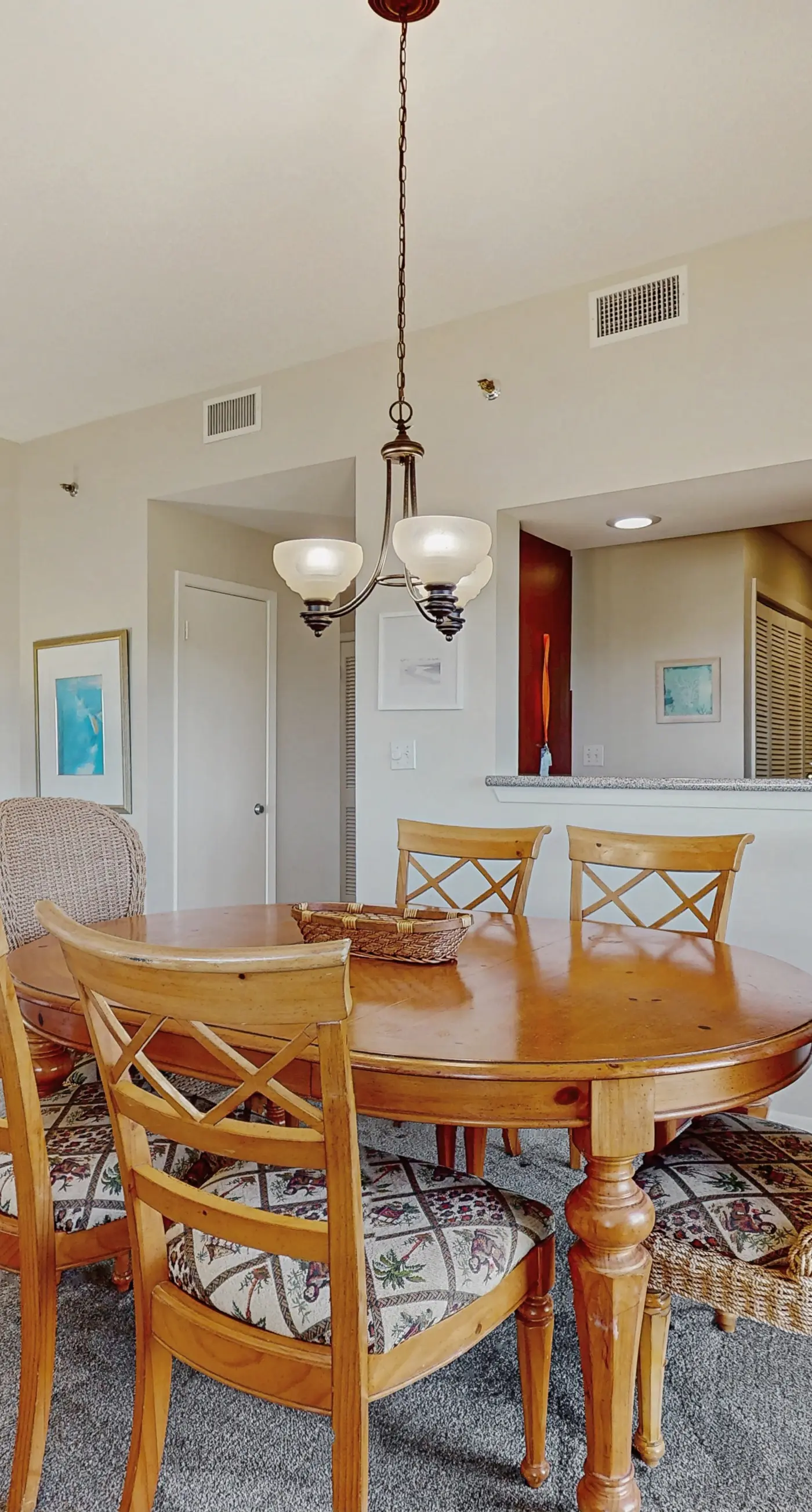 2BR Gulf condo: balcony, pool, beach access