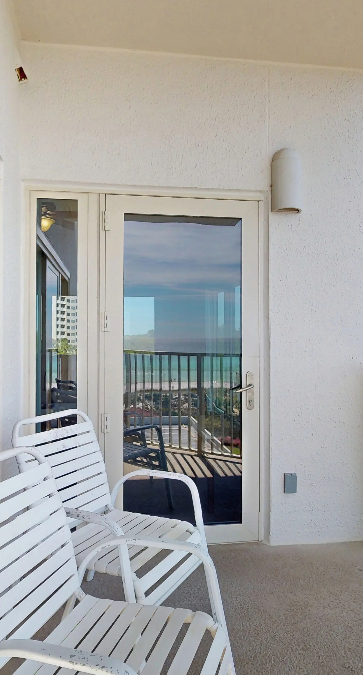 2BR Gulf condo: balcony, pool, beach access