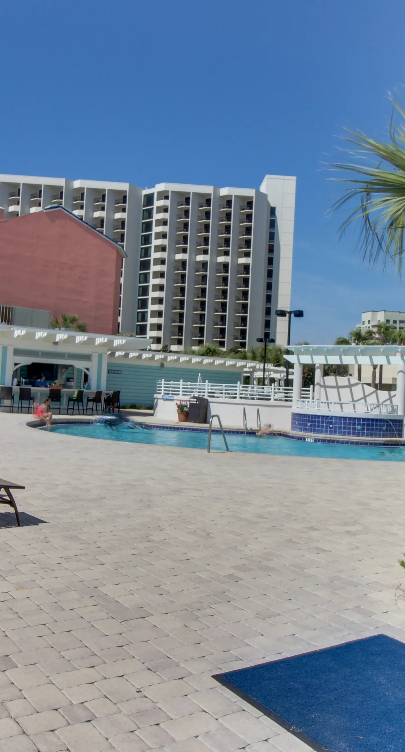 2BR Gulf condo: balcony, pool, beach access
