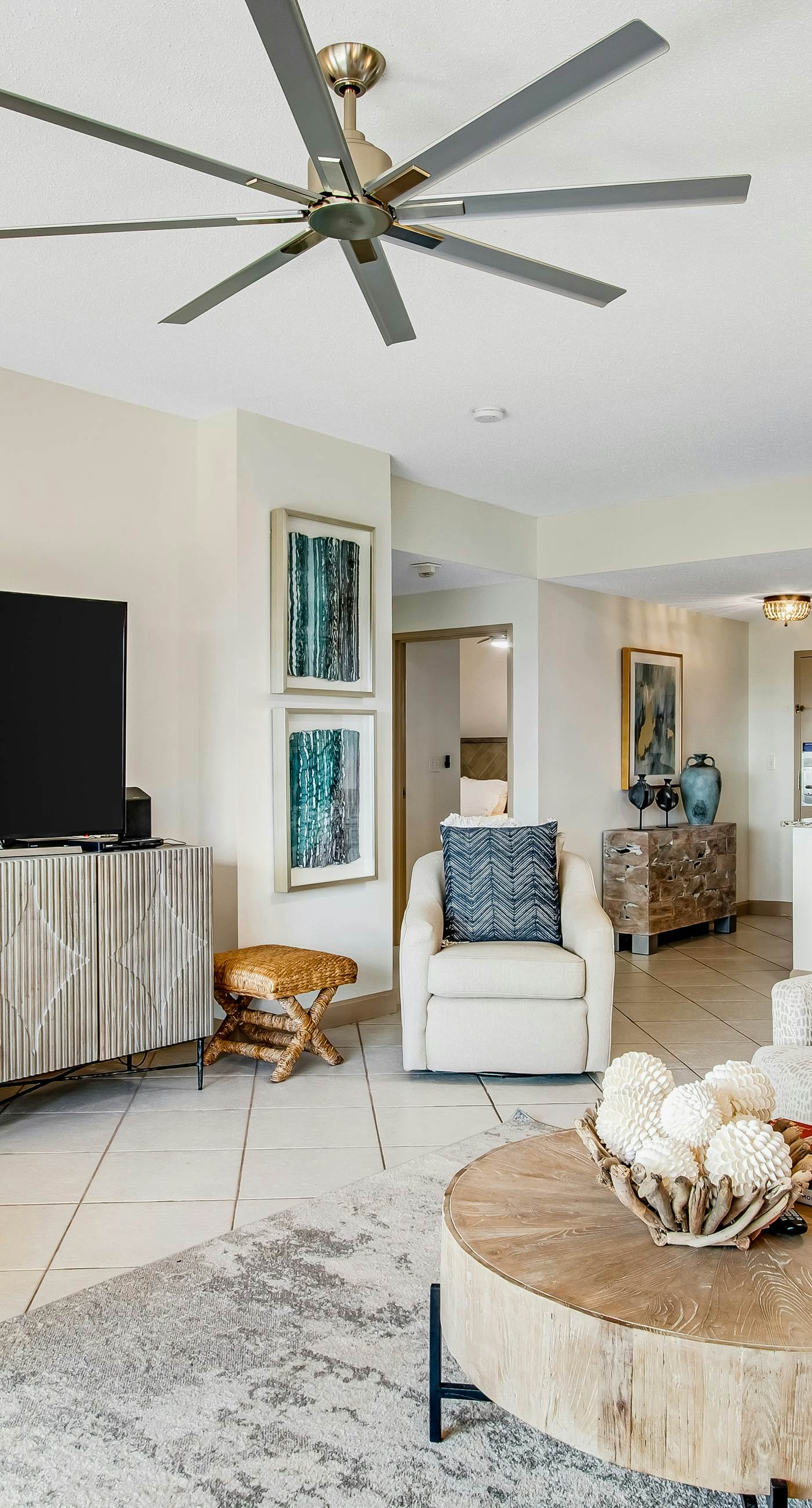 10th-Floor Gulf View Condo with Resort Pools