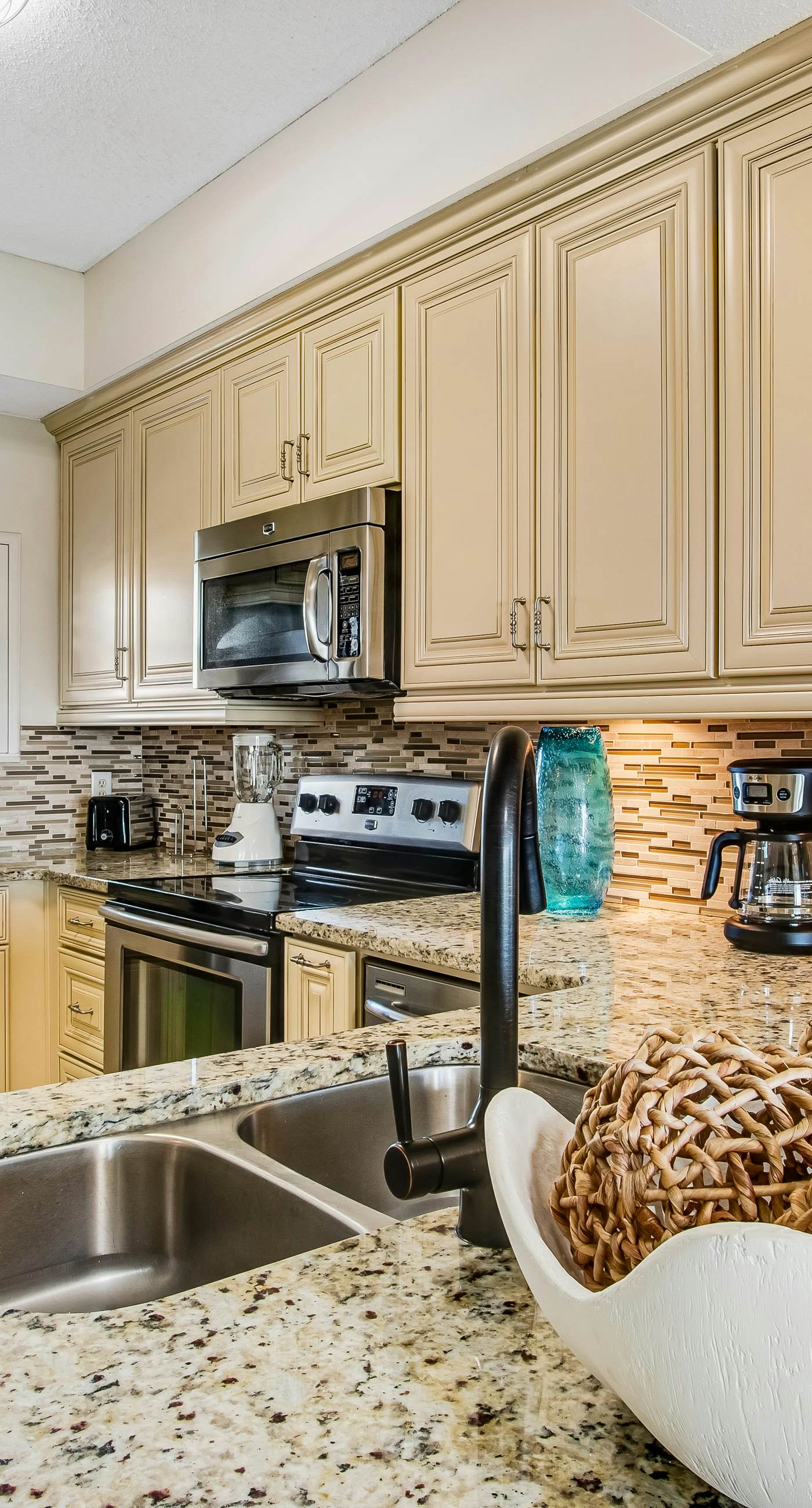 10th-Floor Gulf View Condo with Resort Pools