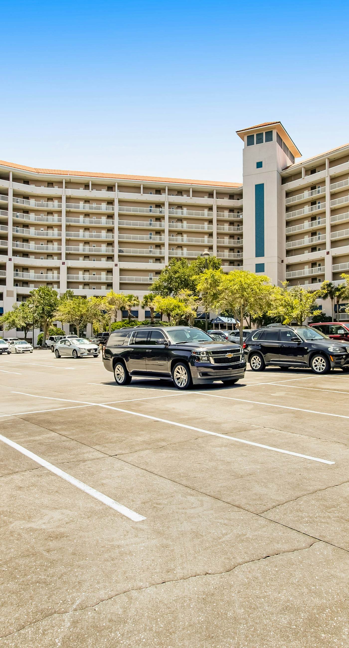 10th-Floor Gulf View Condo with Resort Pools