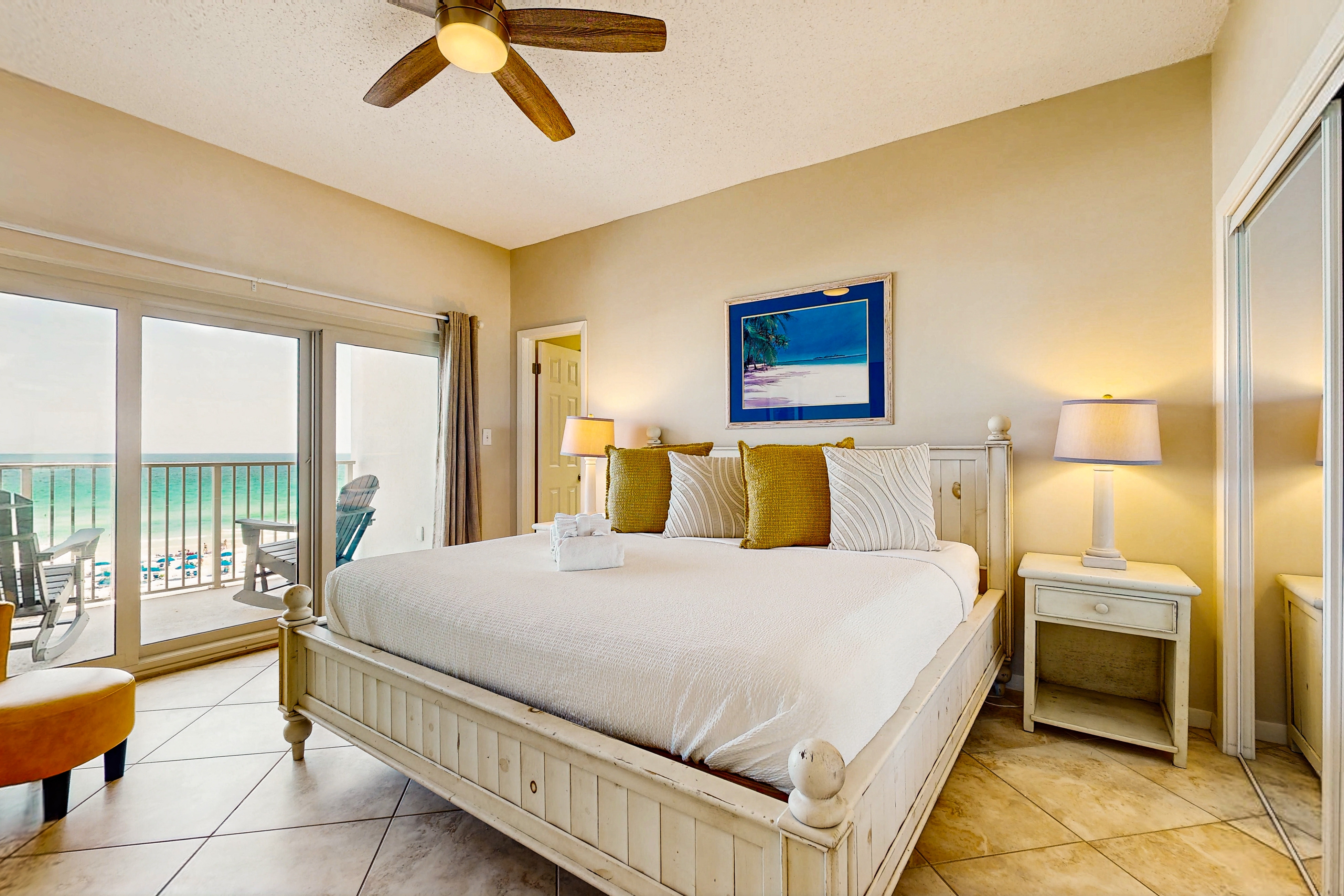 Beachfront Condo with Pool and Gym