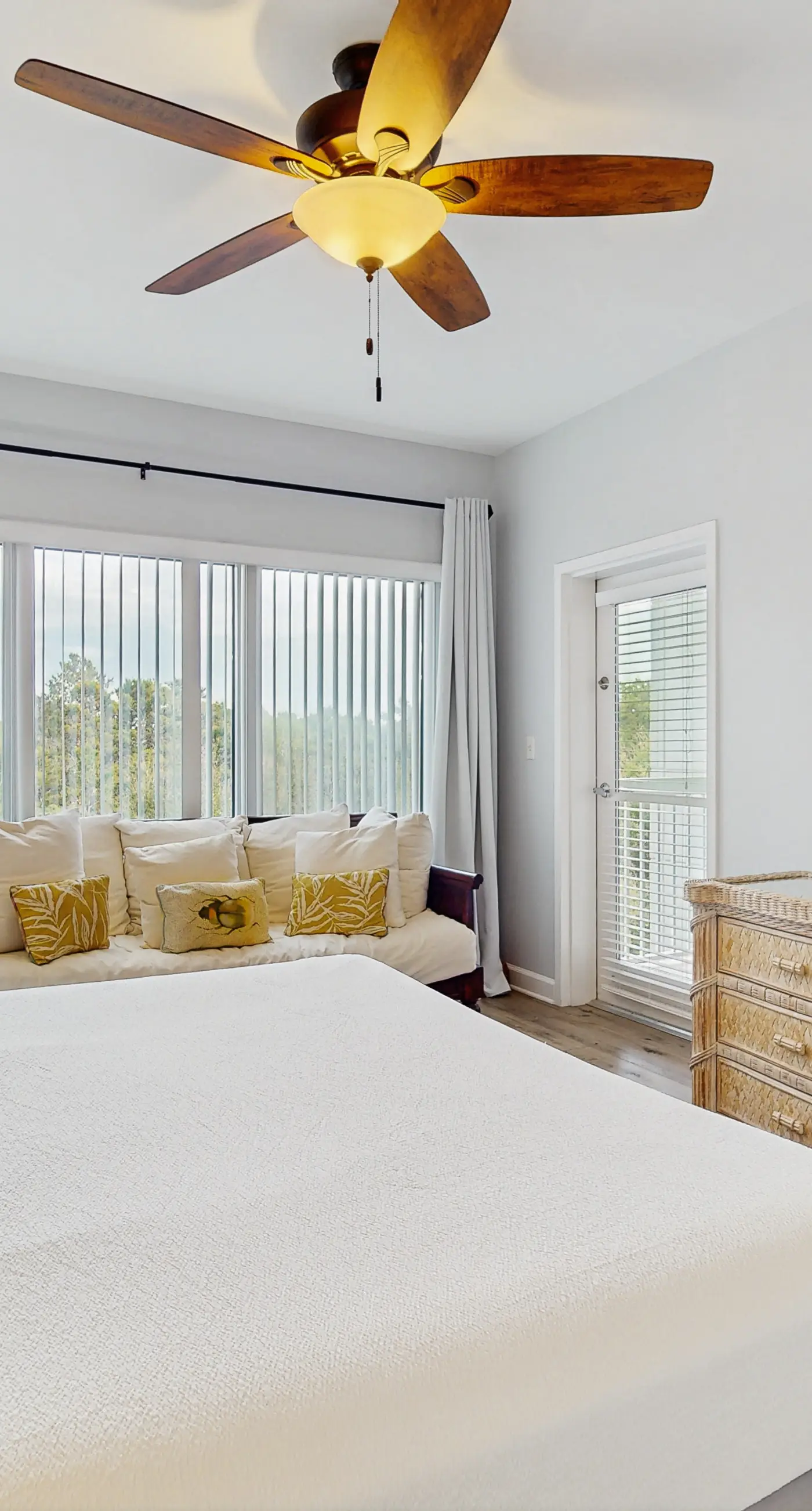 Gulf-Front Condo with Pools Hot Tub and Tennis