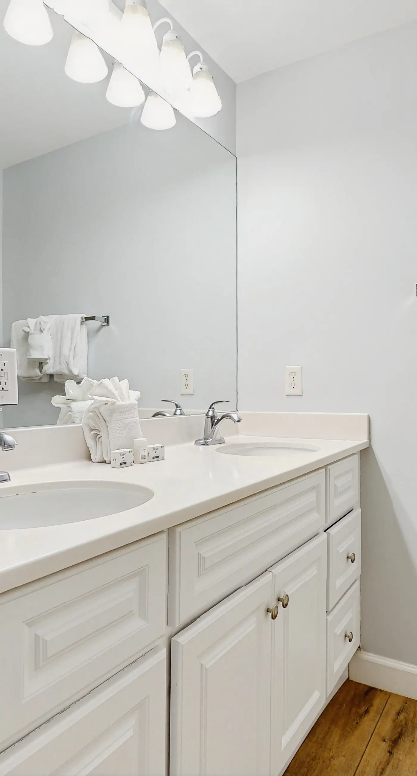 Gulf-Front Condo with Pools Hot Tub and Tennis