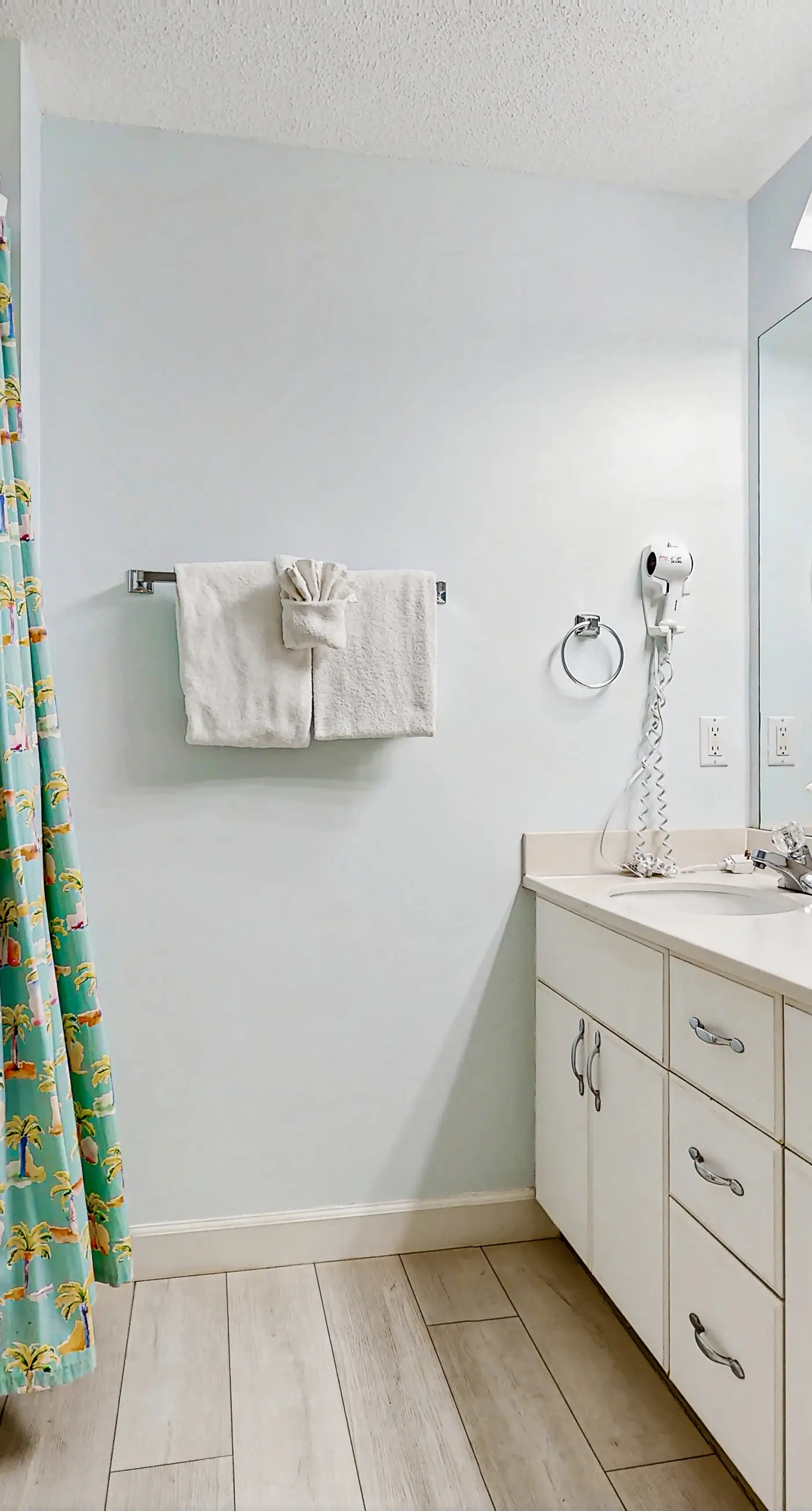 Resort Condo Near Beach with Pools and Tennis