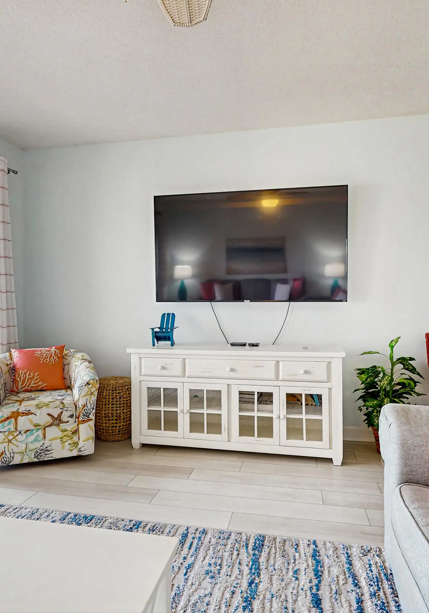 Exclusive 2BR Condo: Beach Access & Pool