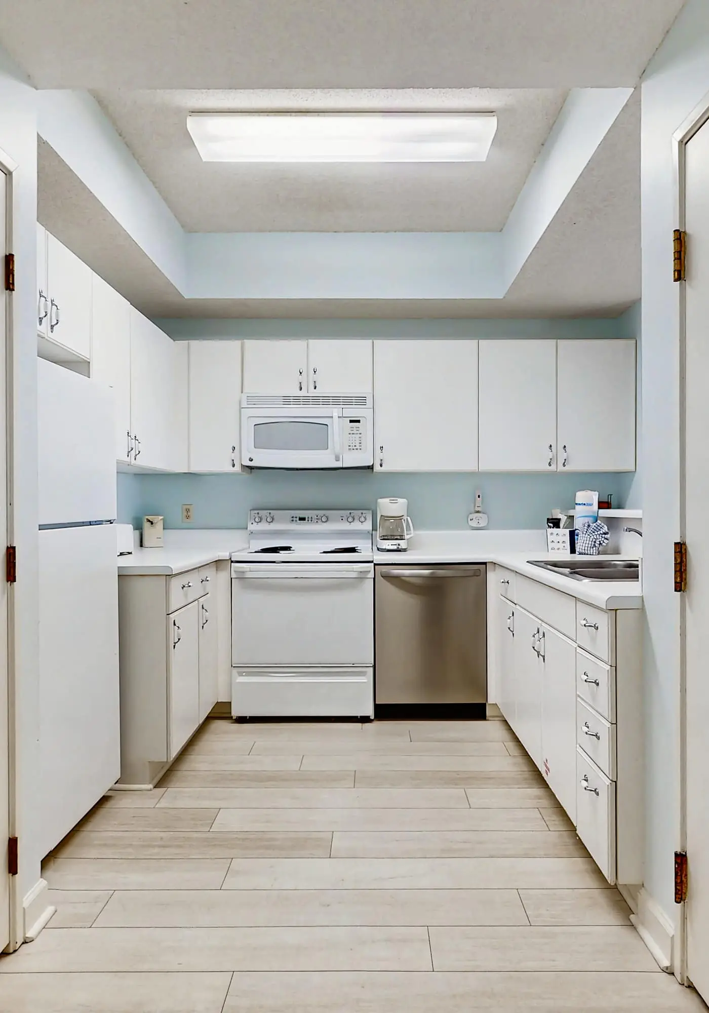 Exclusive 2BR Condo: Beach Access & Pool