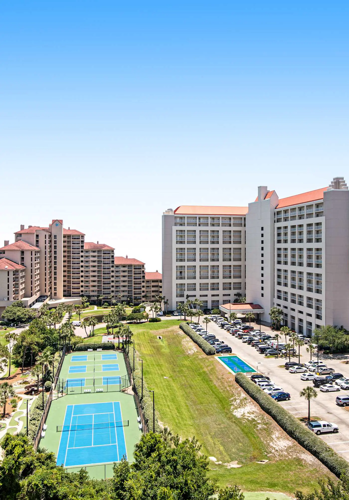 Exclusive 2BR Condo: Beach Access & Pool