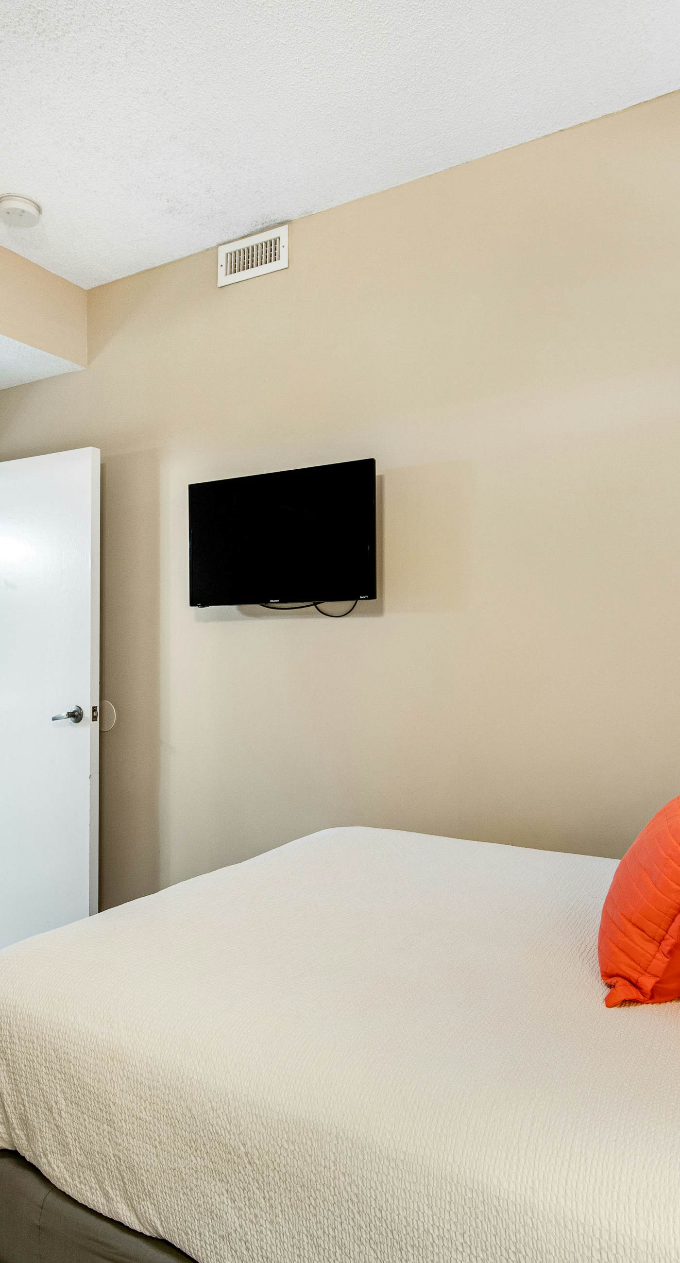 Beachside Resort Condo with Pools and Tennis