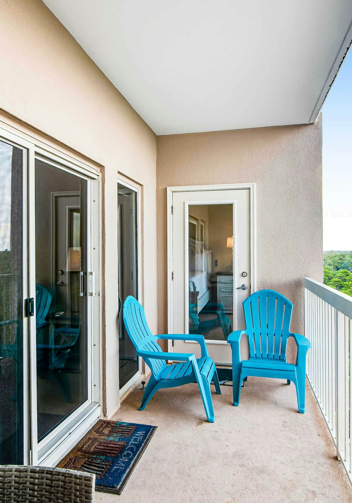 Exclusive Gulf-view condo with balcony