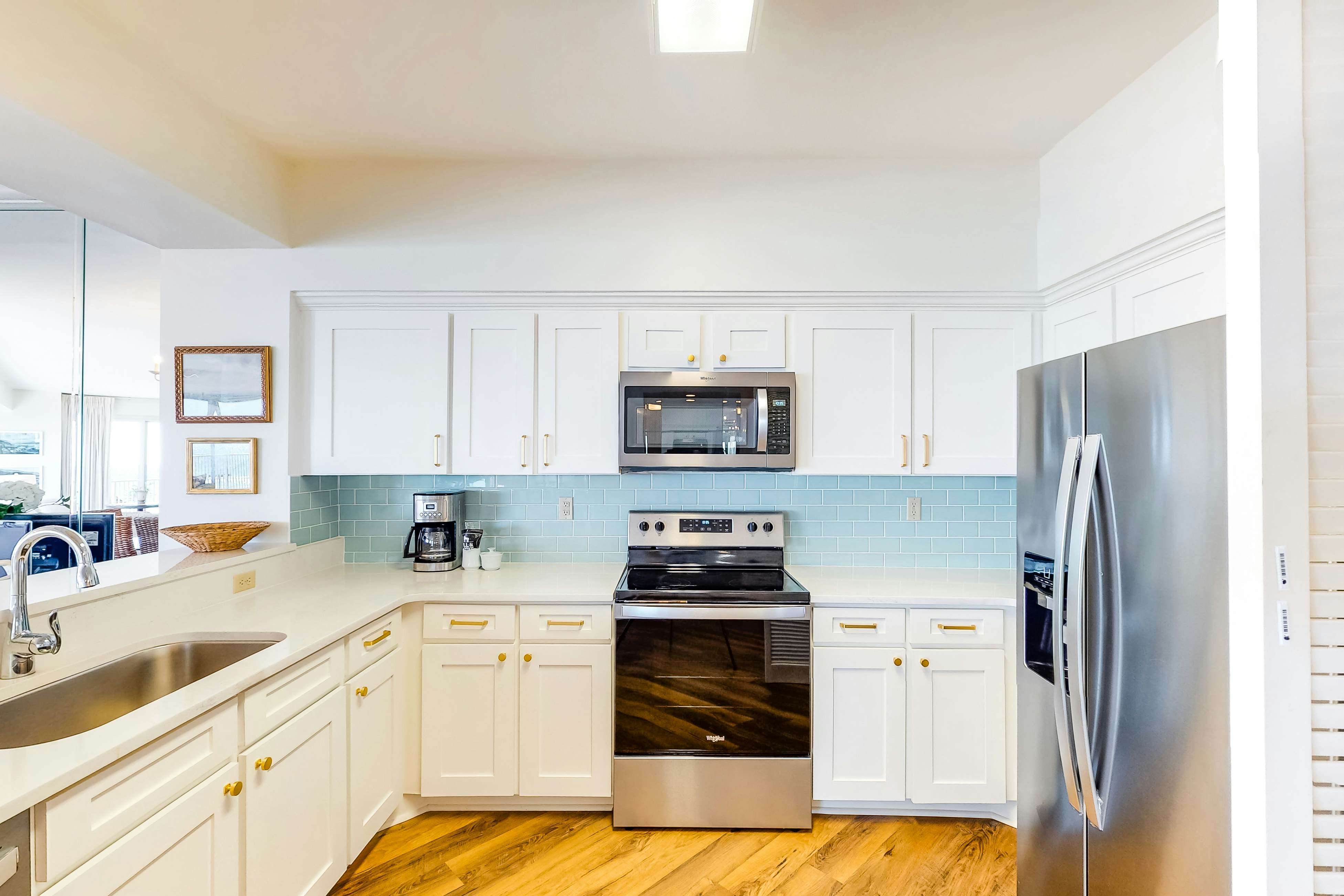 Gulf-Front Condo with Balcony Pools and Hot Tub