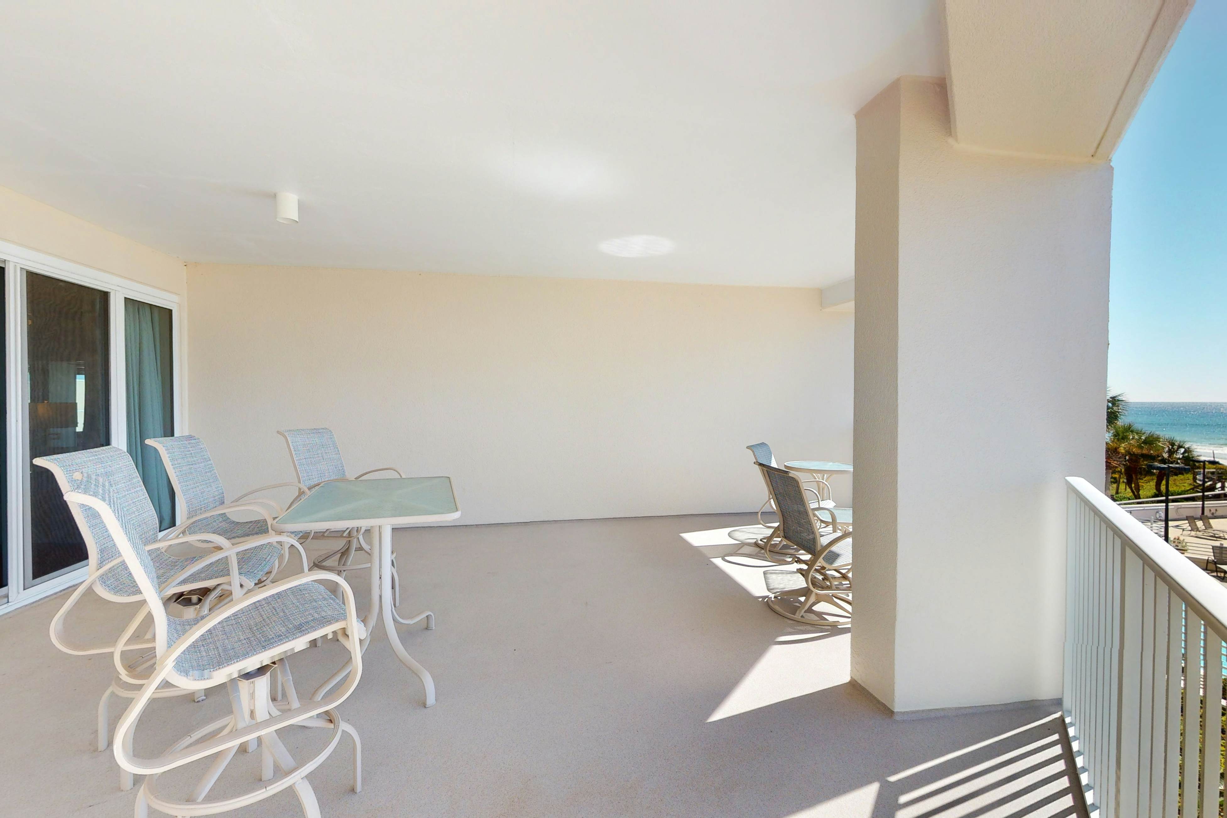 Gulf-Front Condo with Balcony Pools and Hot Tub