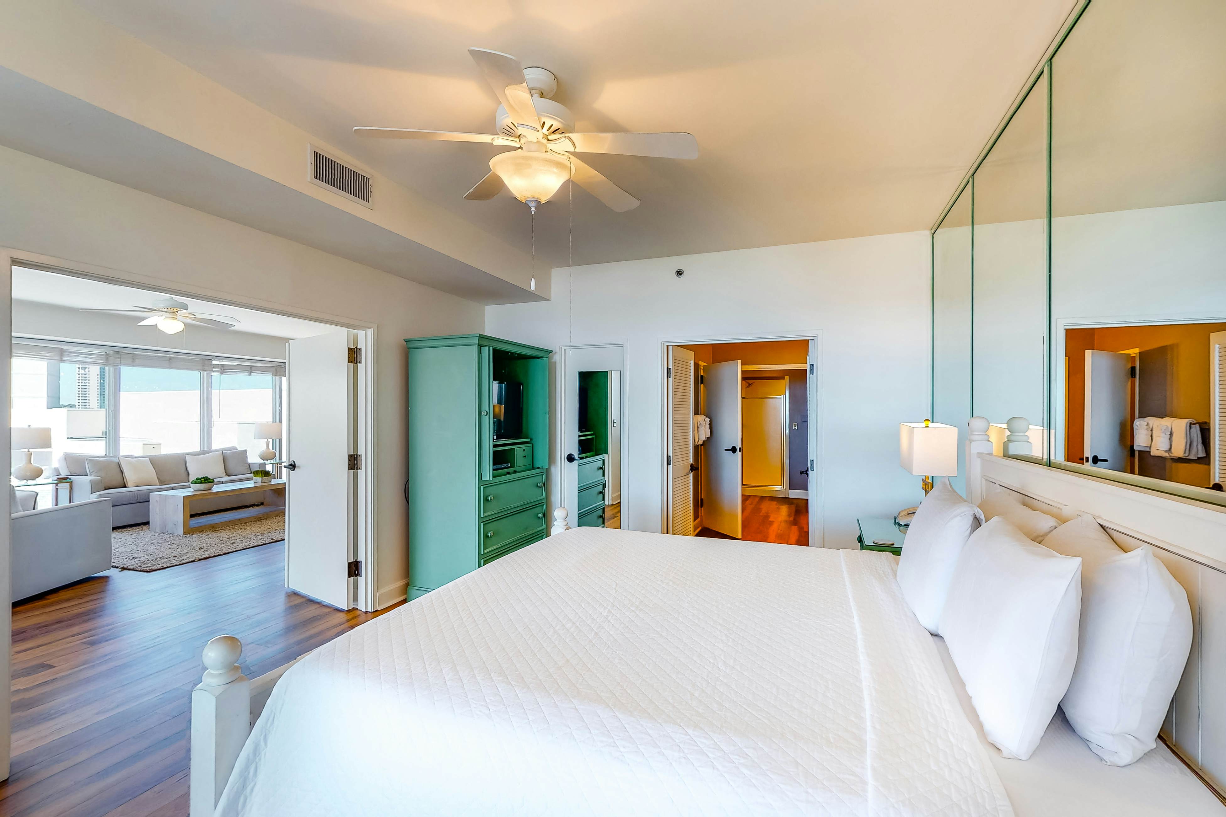 Gulf-Front Condo with Balcony Pools and Hot Tub