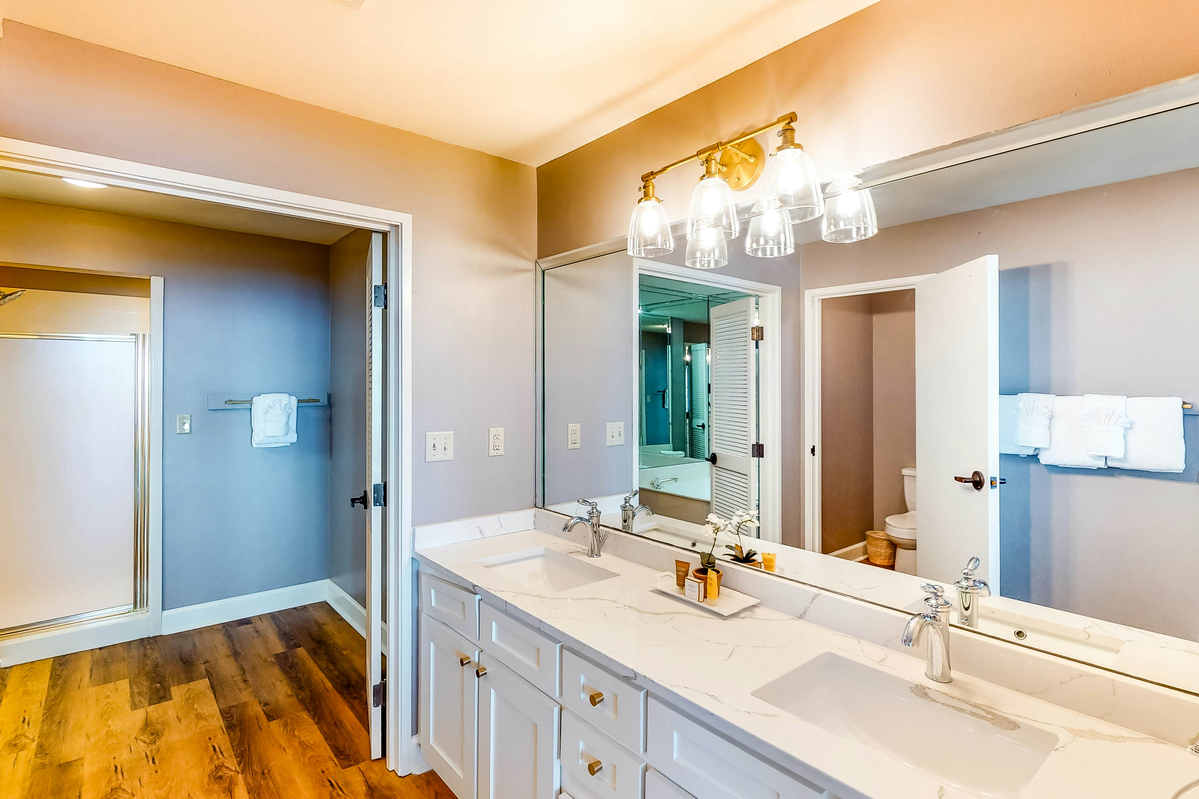 Gulf-Front Condo with Balcony Pools and Hot Tub