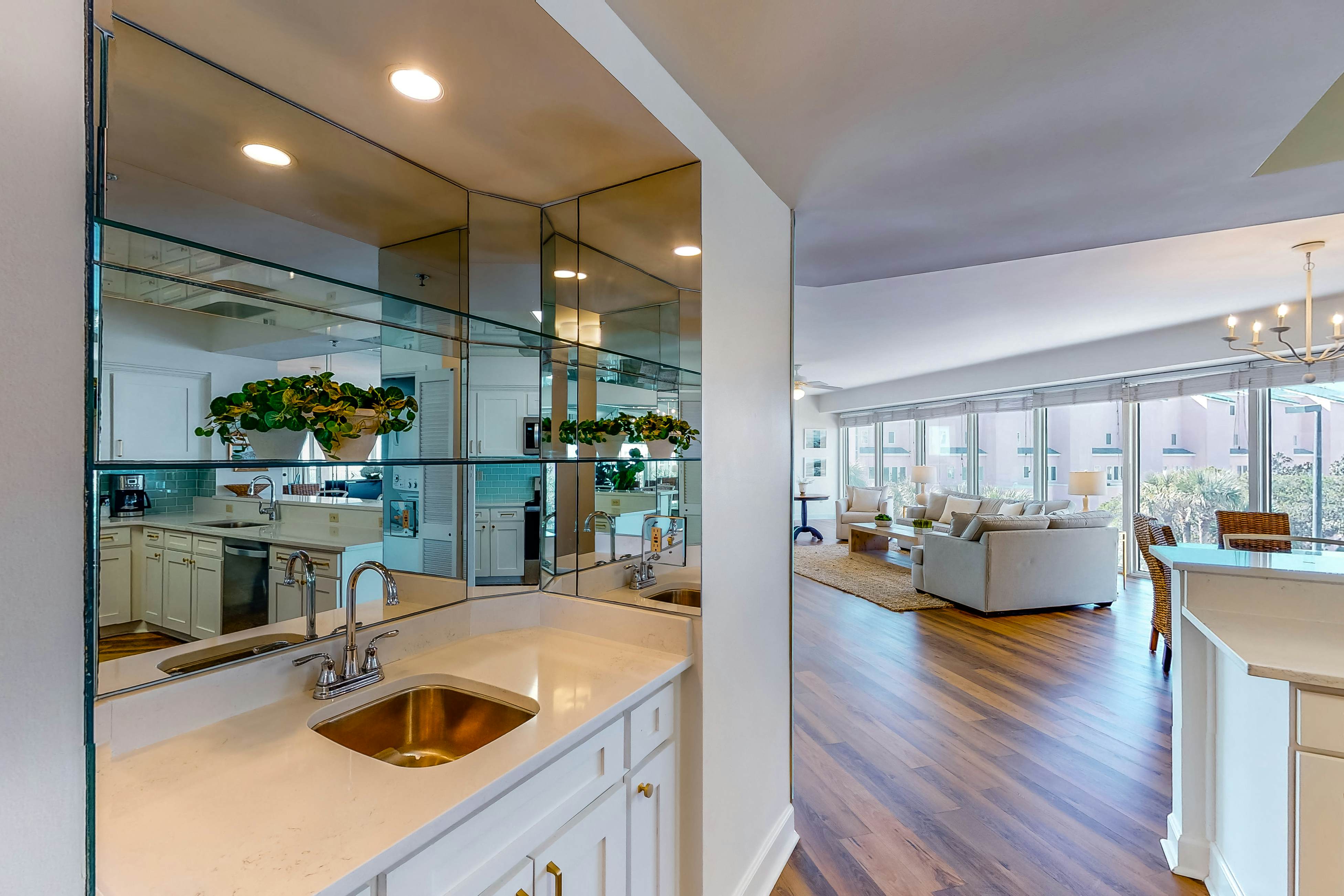 Gulf-Front Condo with Balcony Pools and Hot Tub