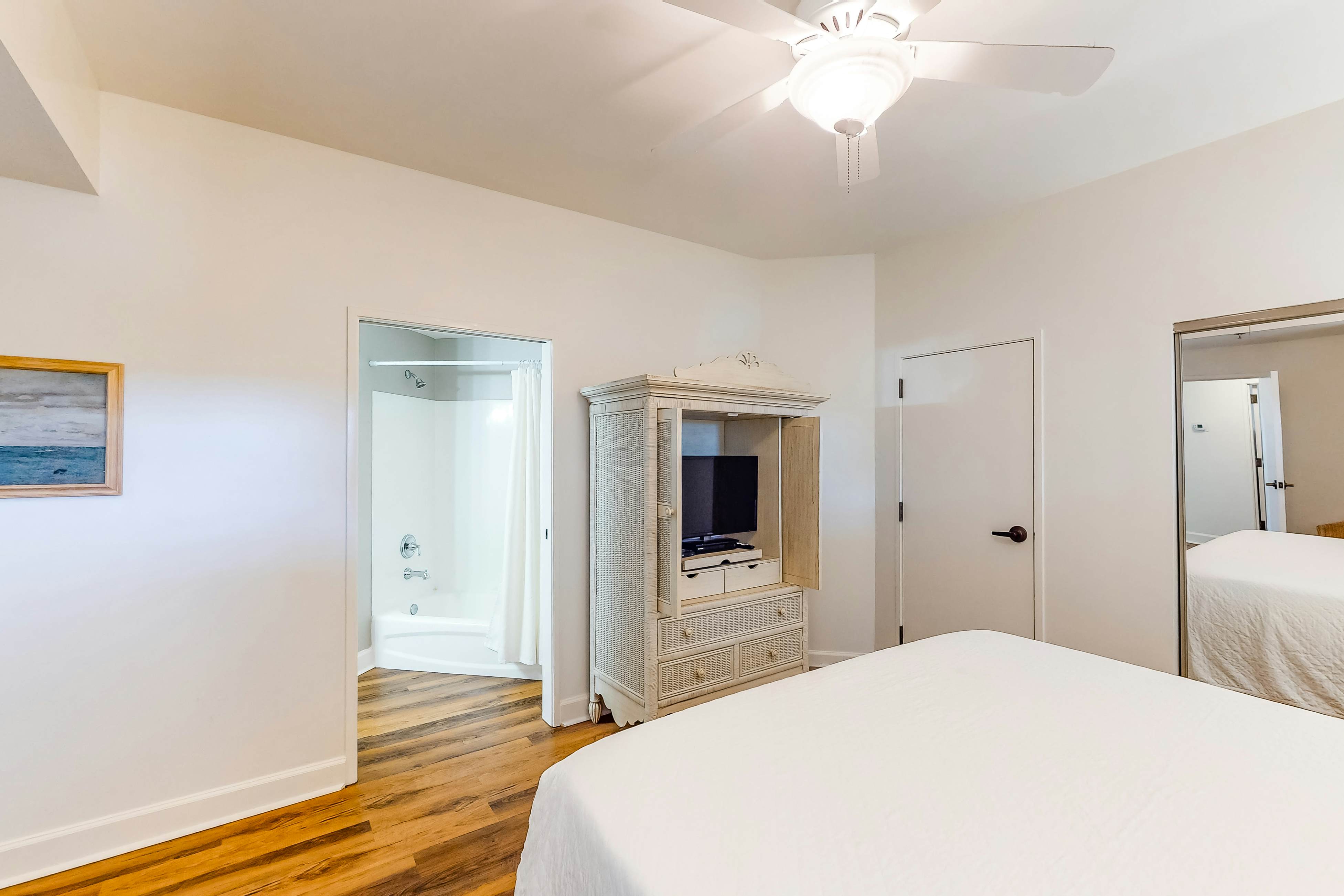 Gulf-Front Condo with Balcony Pools and Hot Tub