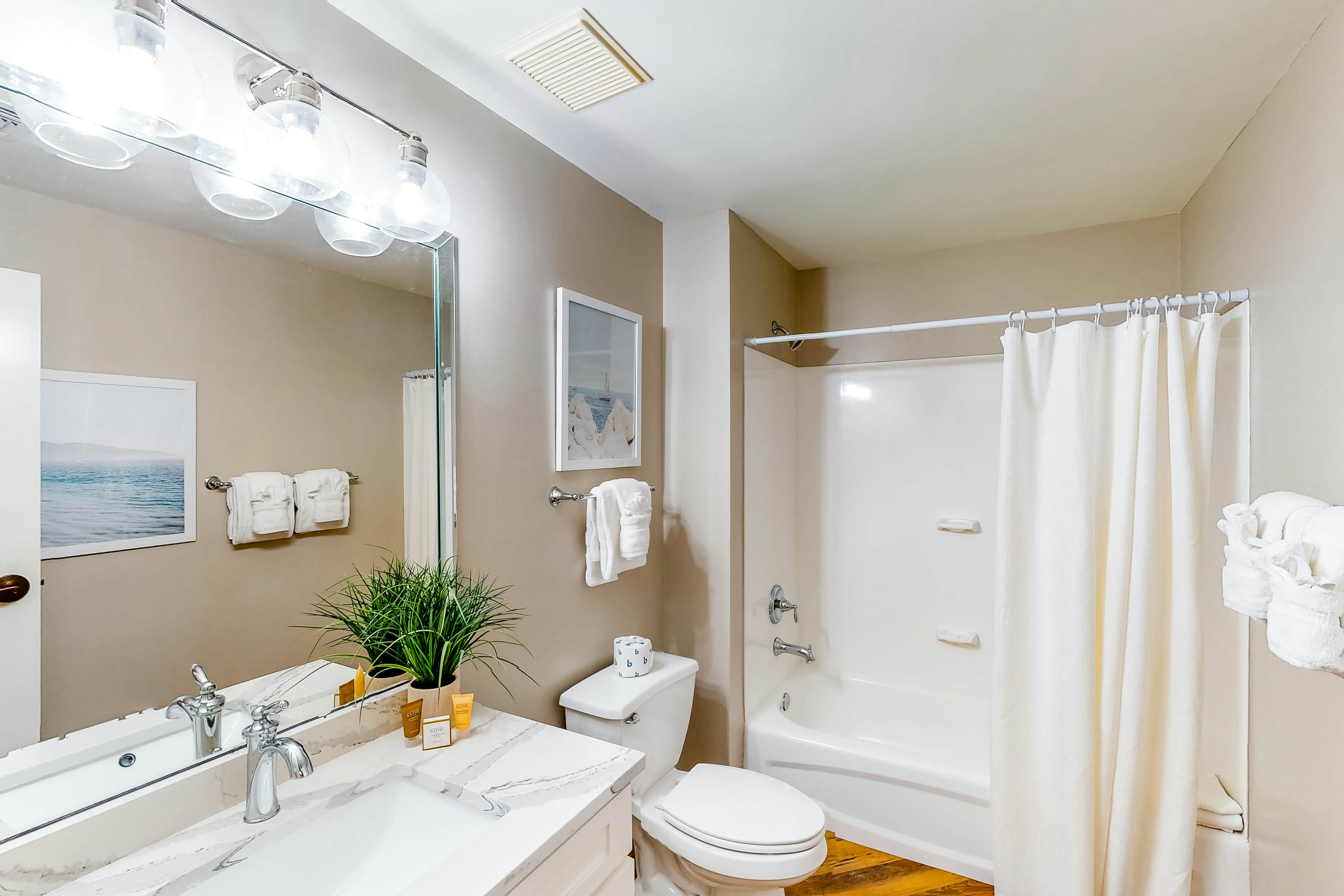 Gulf-Front Condo with Balcony Pools and Hot Tub