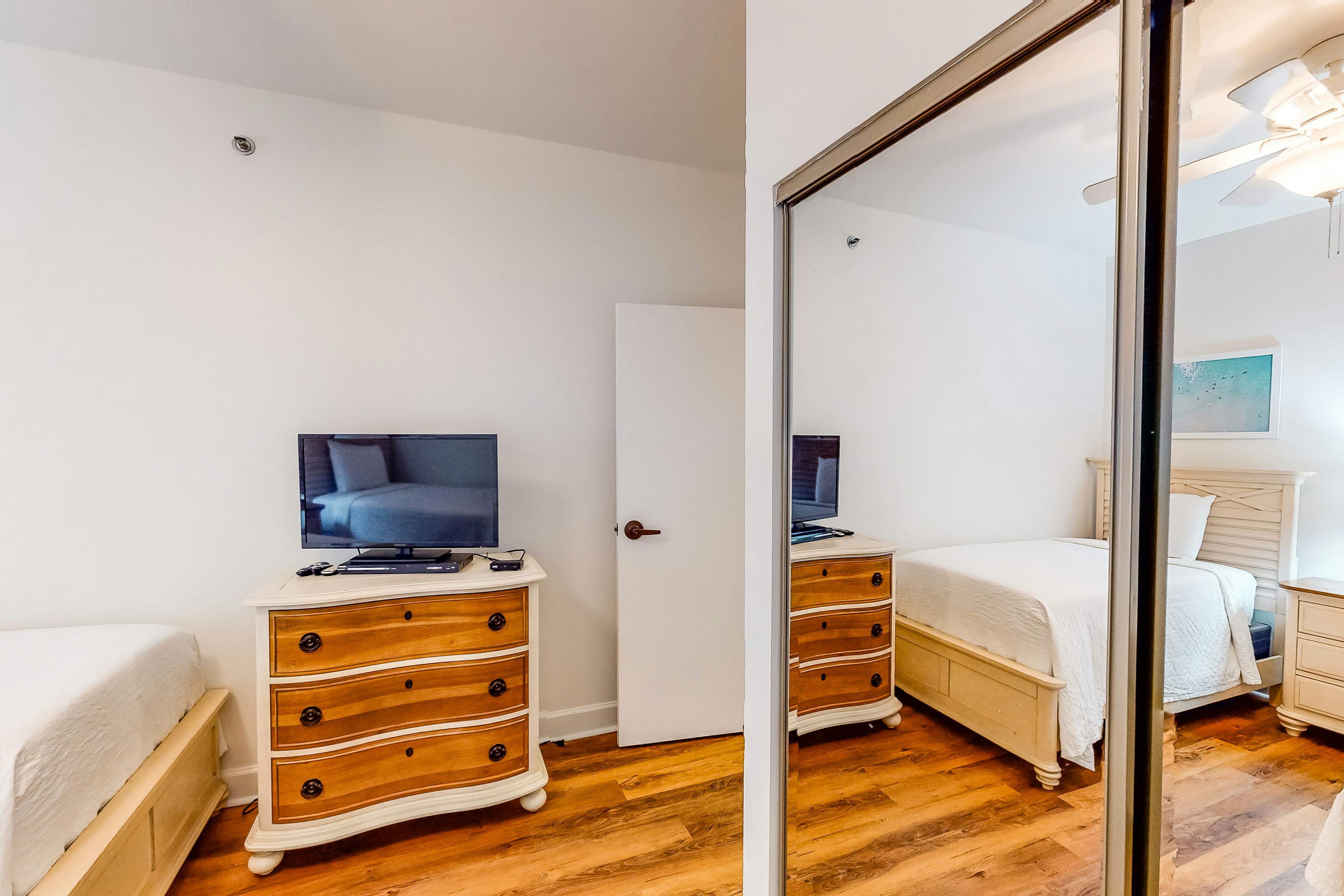 Gulf-Front Condo with Balcony Pools and Hot Tub