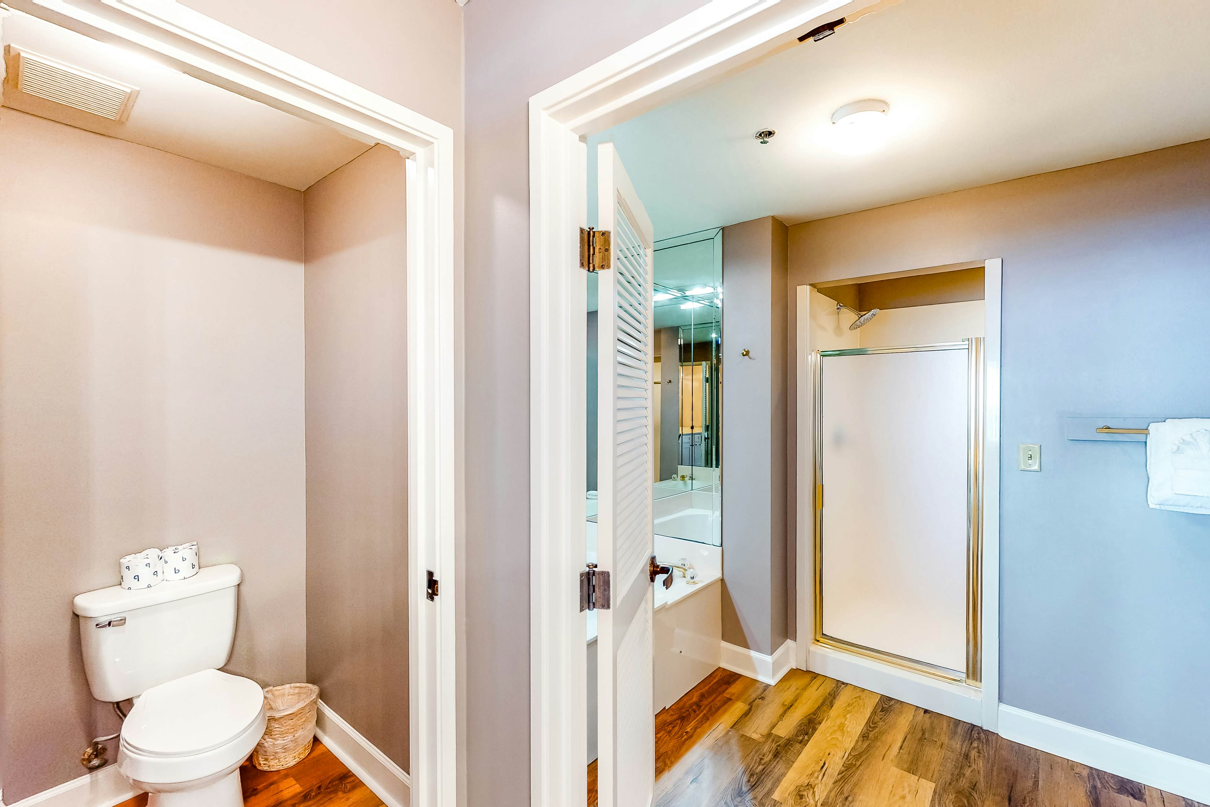 Gulf-Front Condo with Balcony Pools and Hot Tub