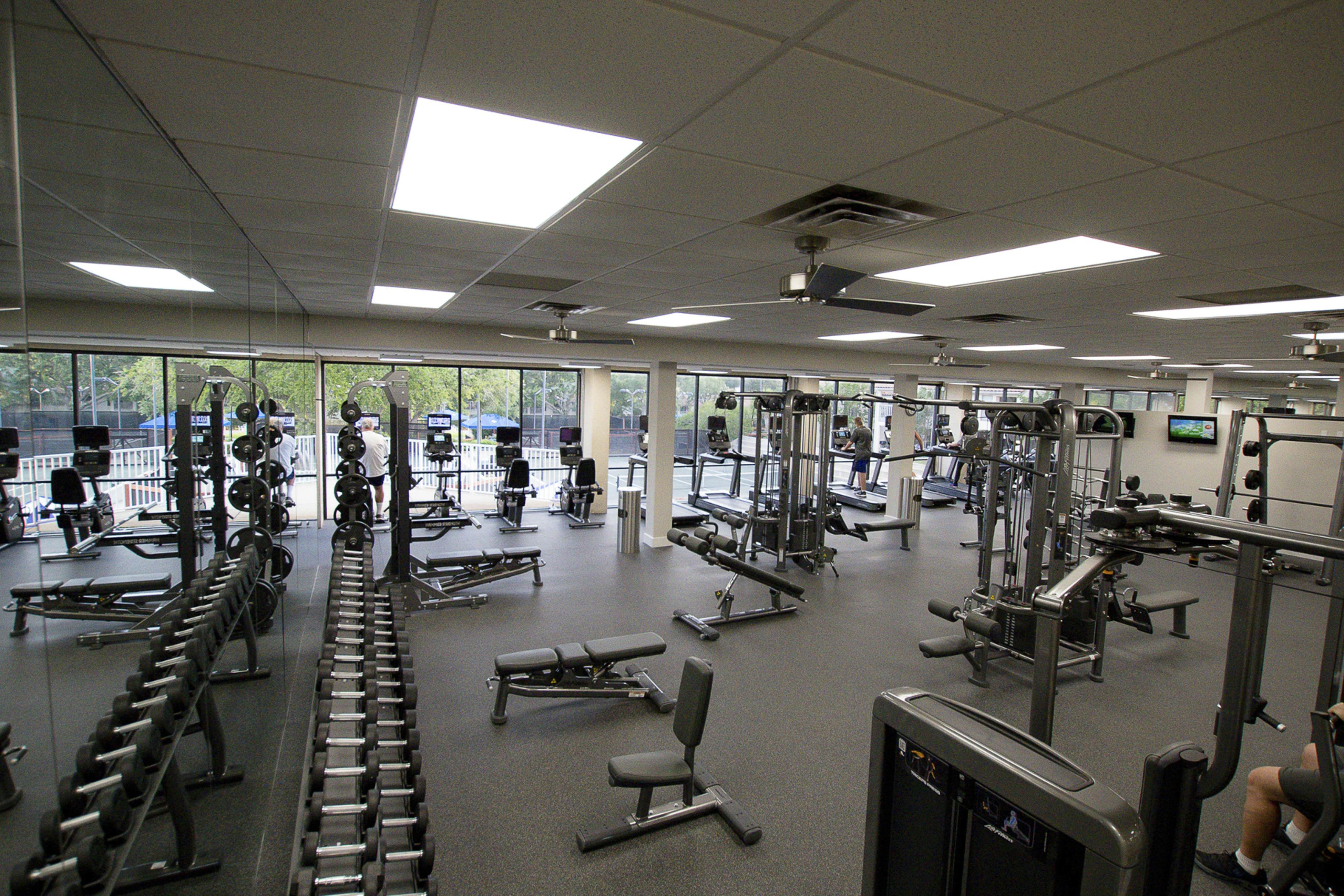 Gulf-Front Condo with Balcony Pools and Hot Tub