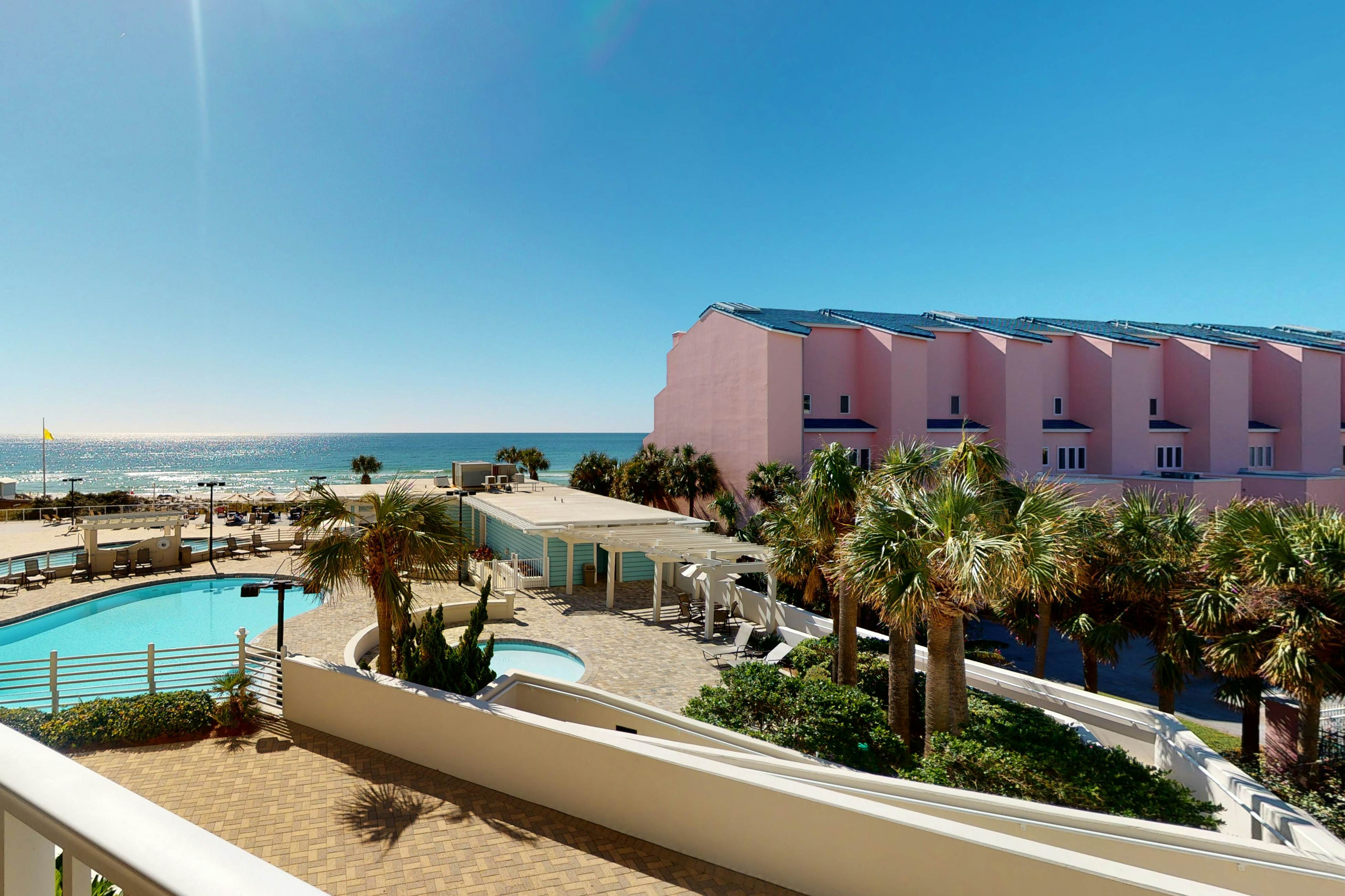 Gulf-Front Condo with Balcony Pools and Hot Tub