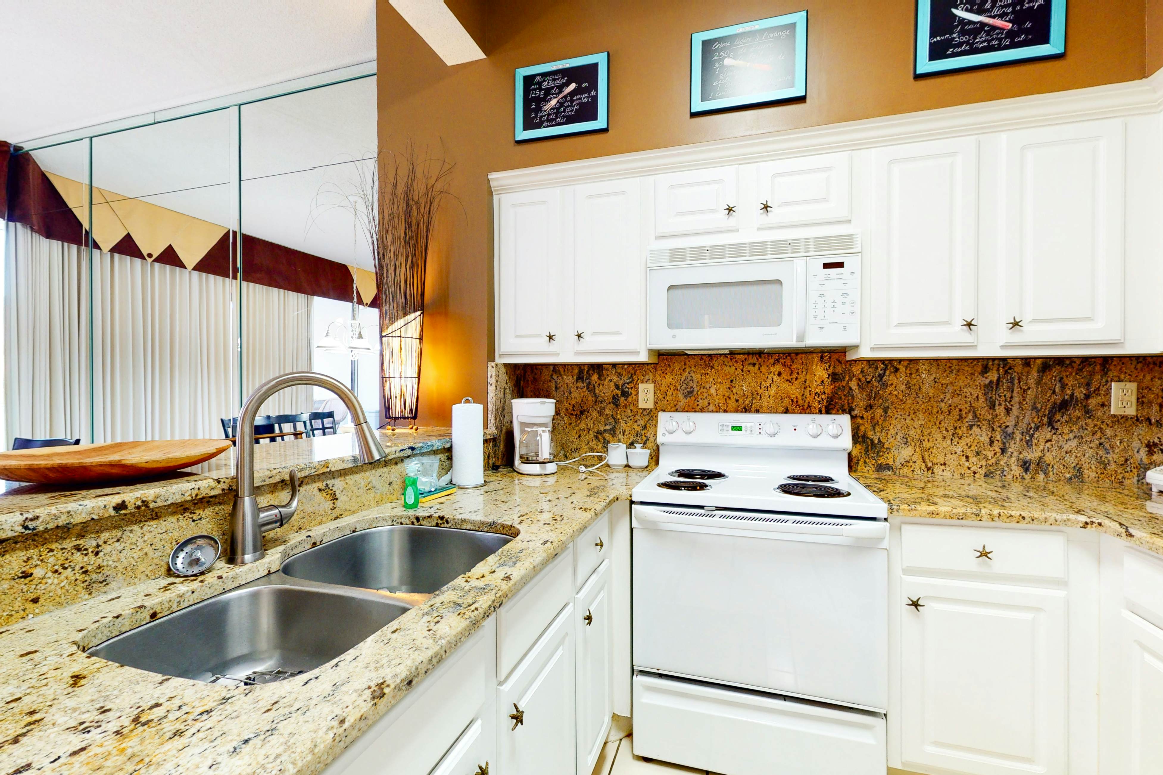 Resort Condo with Pools Hot Tub and Gym