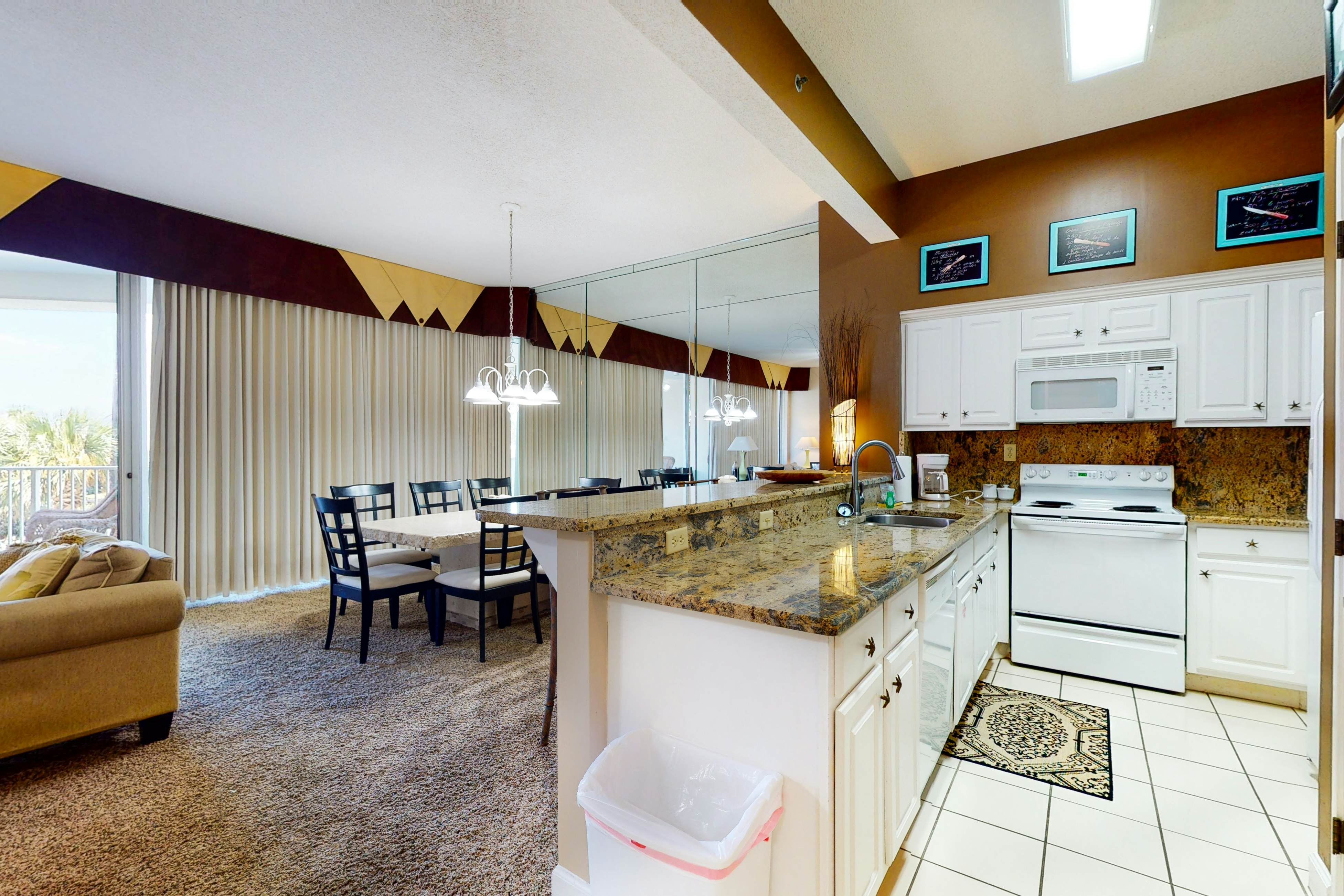 Resort Condo with Pools Hot Tub and Gym