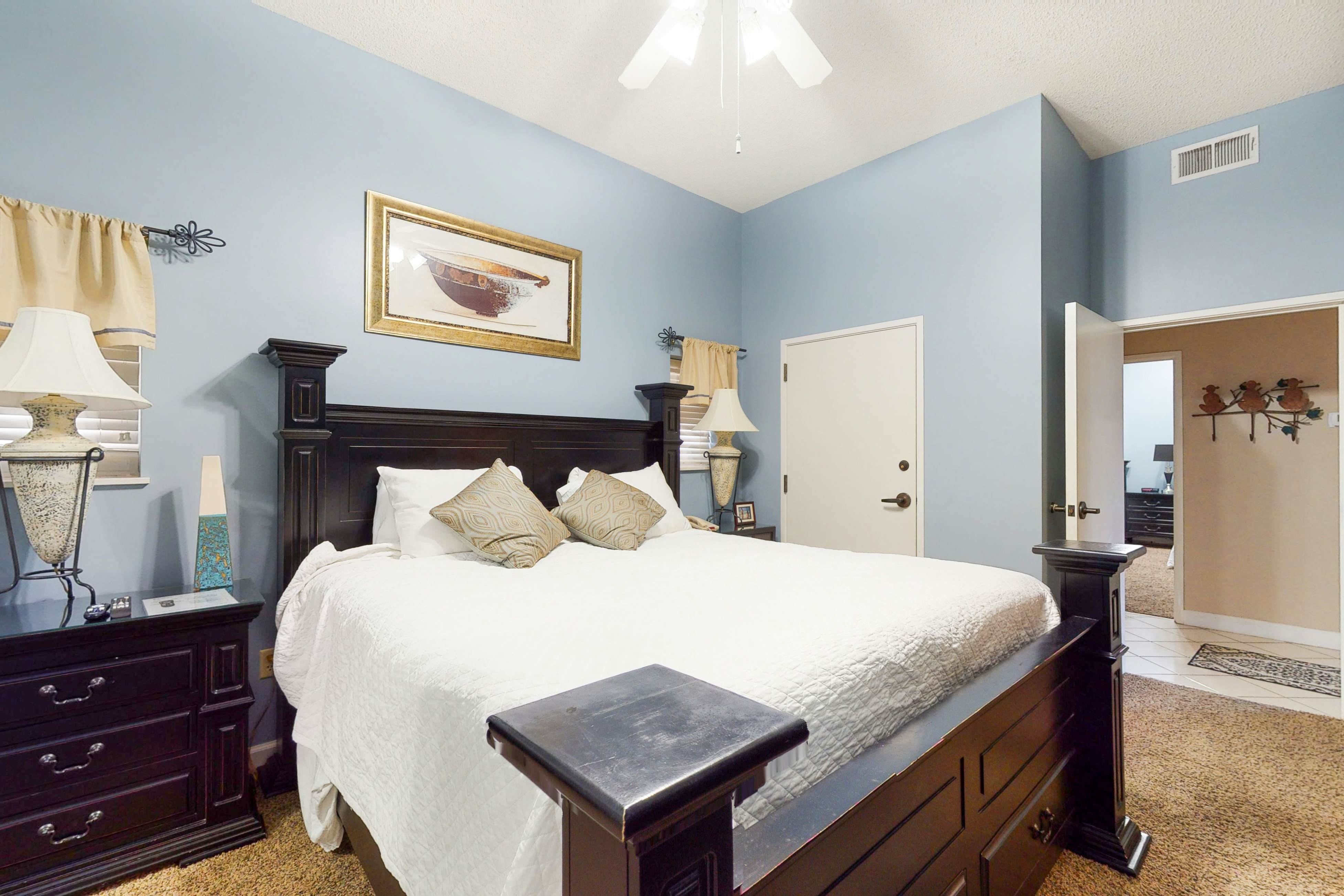 Resort Condo with Pools Hot Tub and Gym