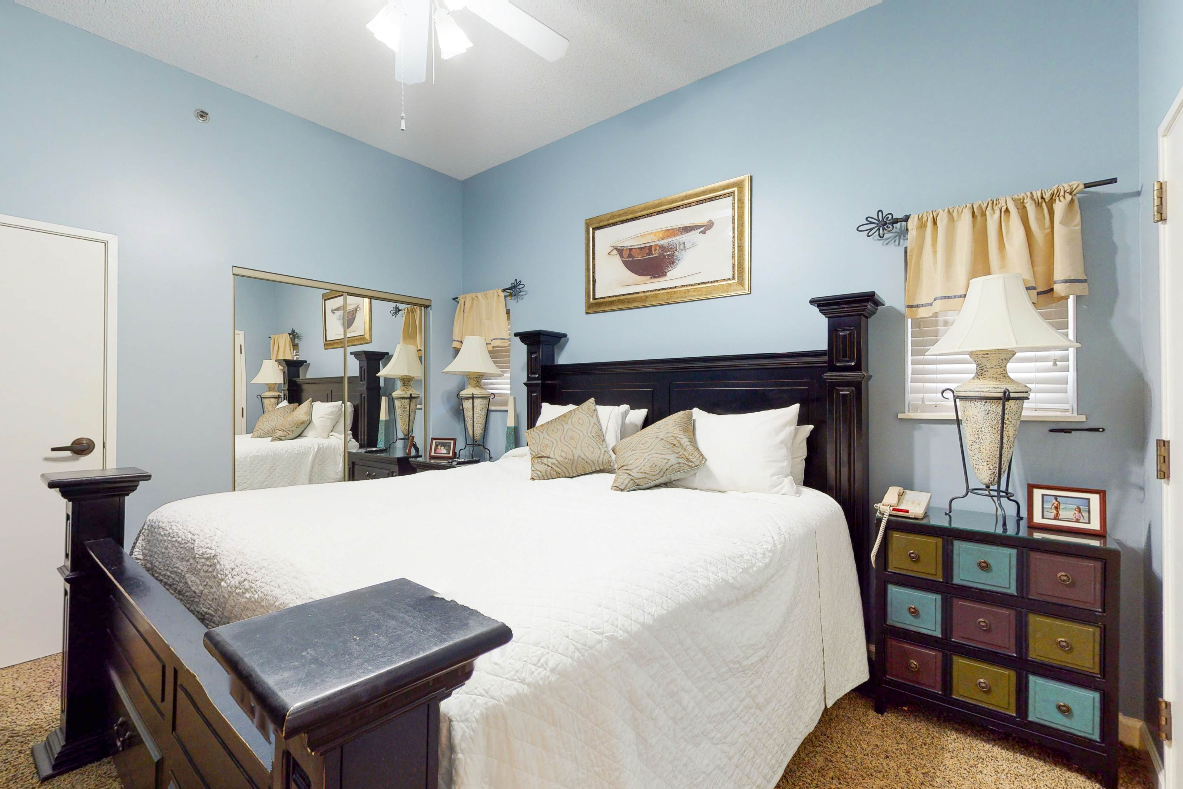 Resort Condo with Pools Hot Tub and Gym