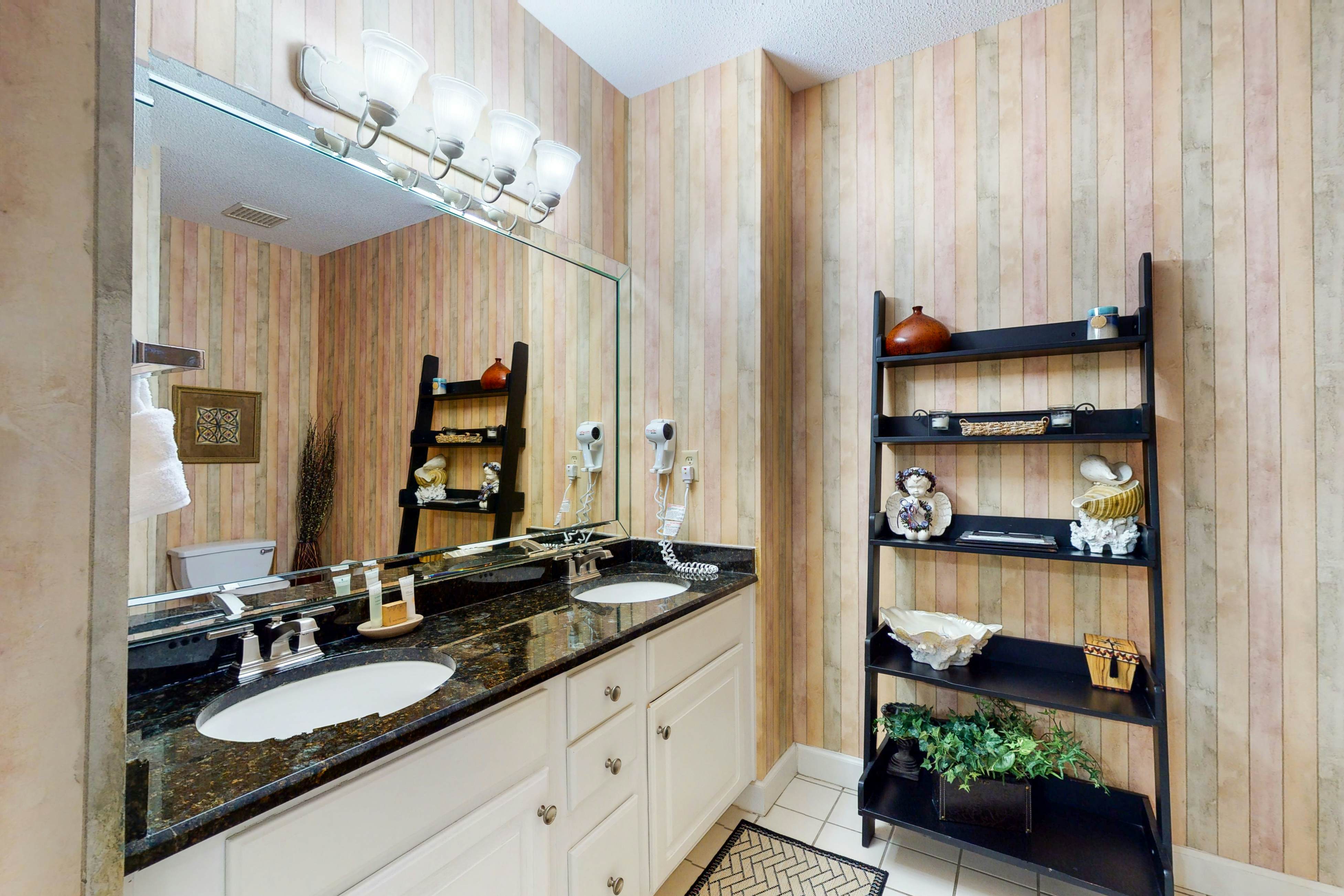 Resort Condo with Pools Hot Tub and Gym