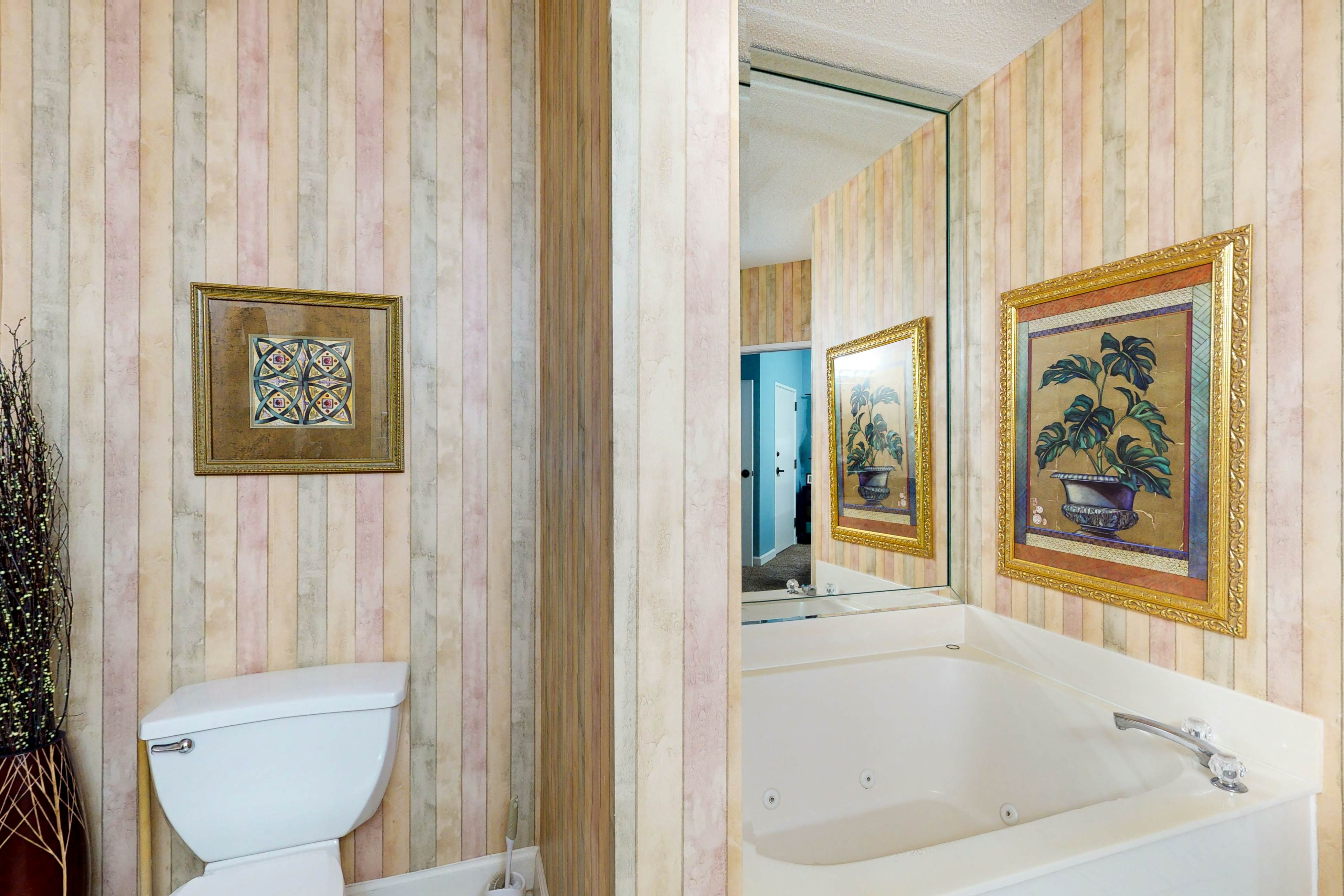 Resort Condo with Pools Hot Tub and Gym