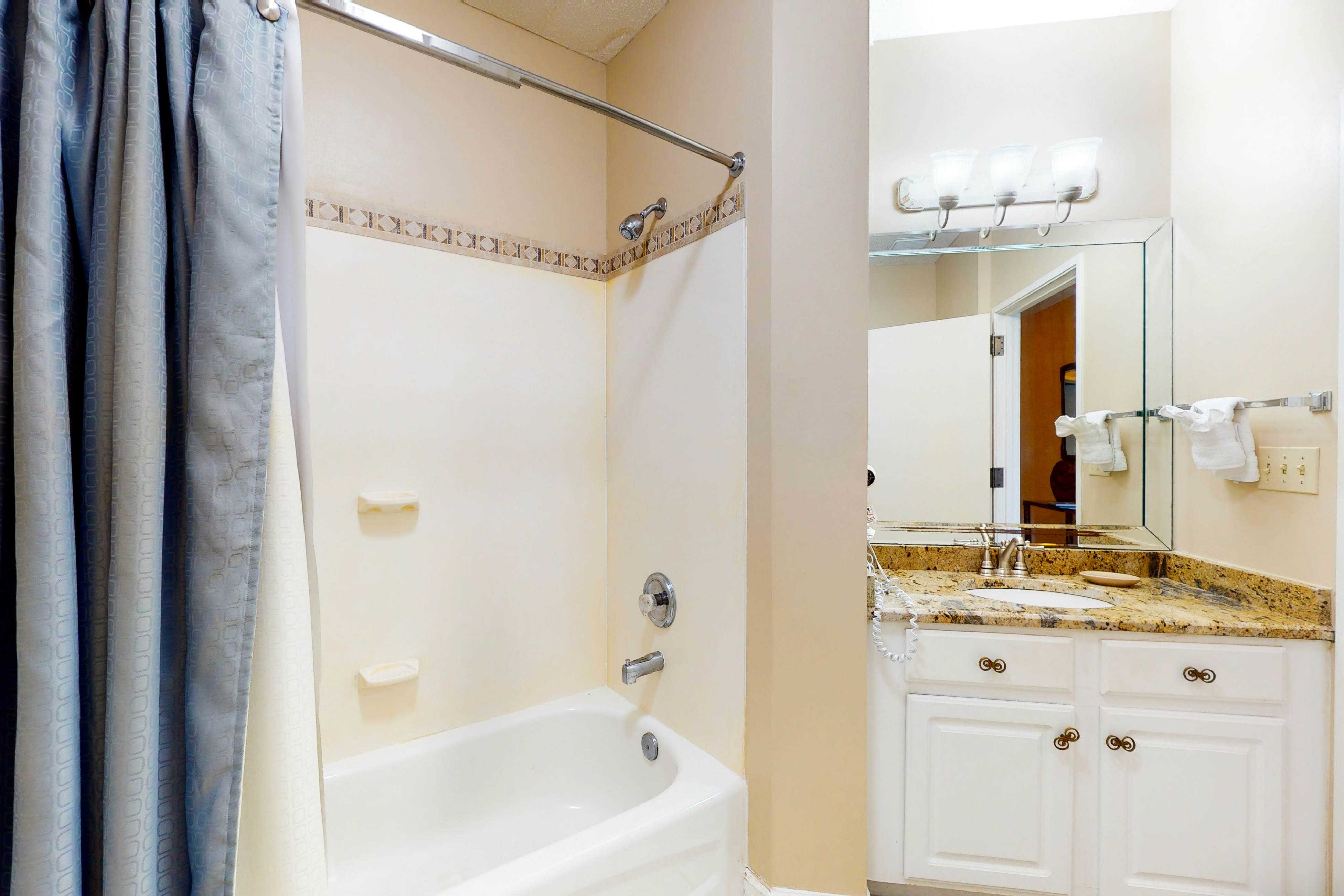 Resort Condo with Pools Hot Tub and Gym