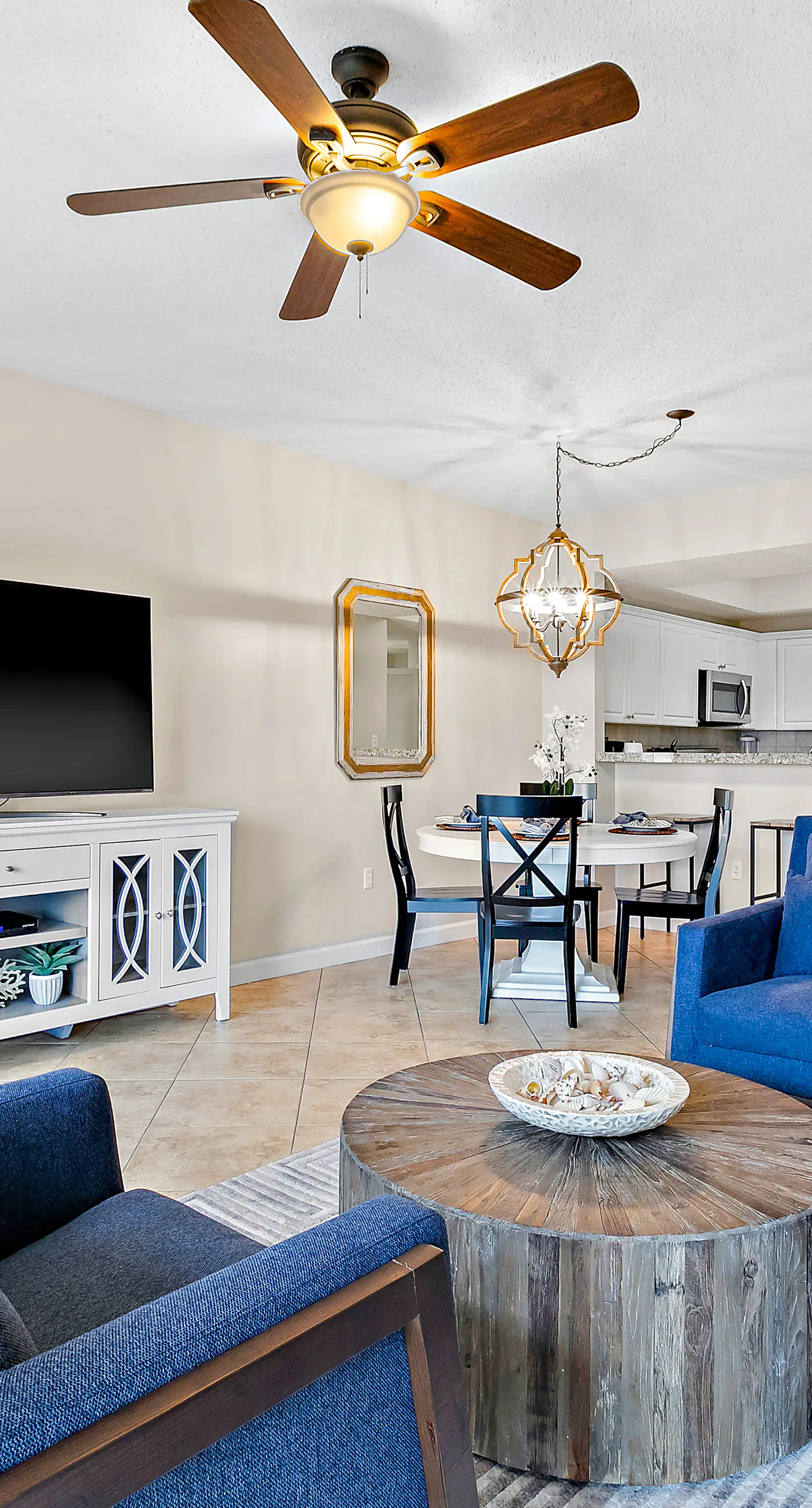 Scenic Resort Condo with Pools Hot Tub and Gym