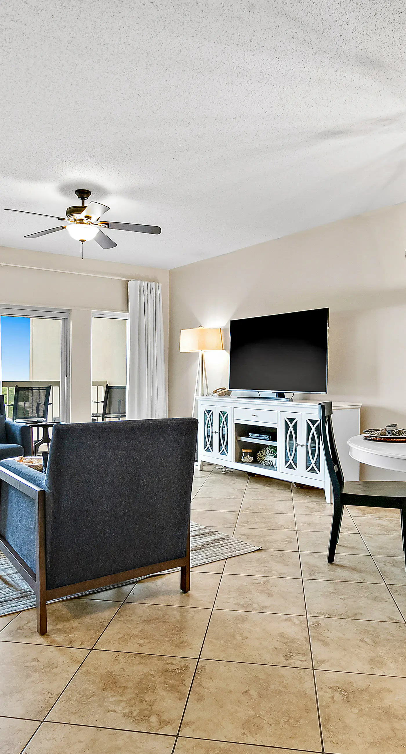 Scenic Resort Condo with Pools Hot Tub and Gym