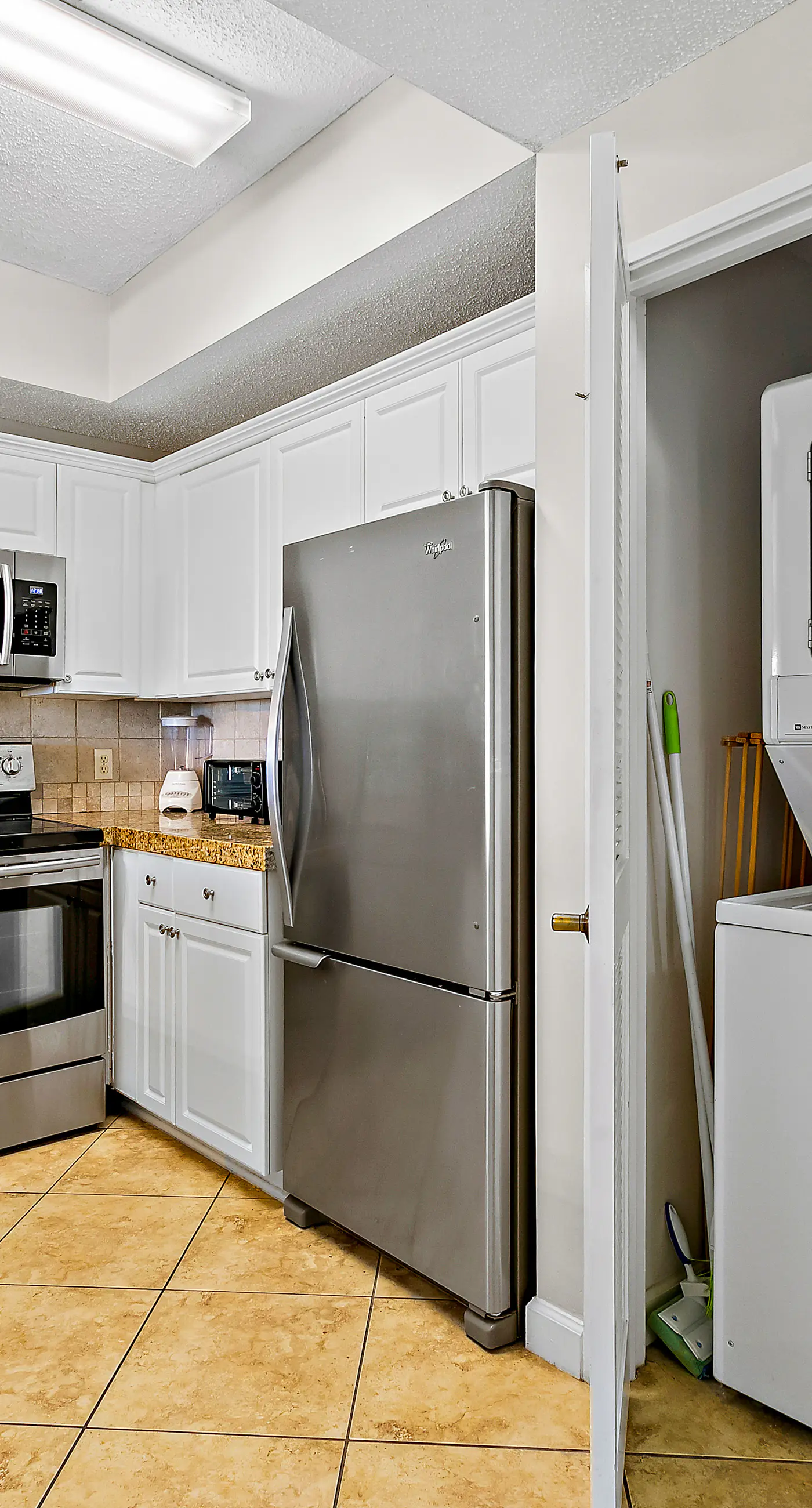 Scenic Resort Condo with Pools Hot Tub and Gym