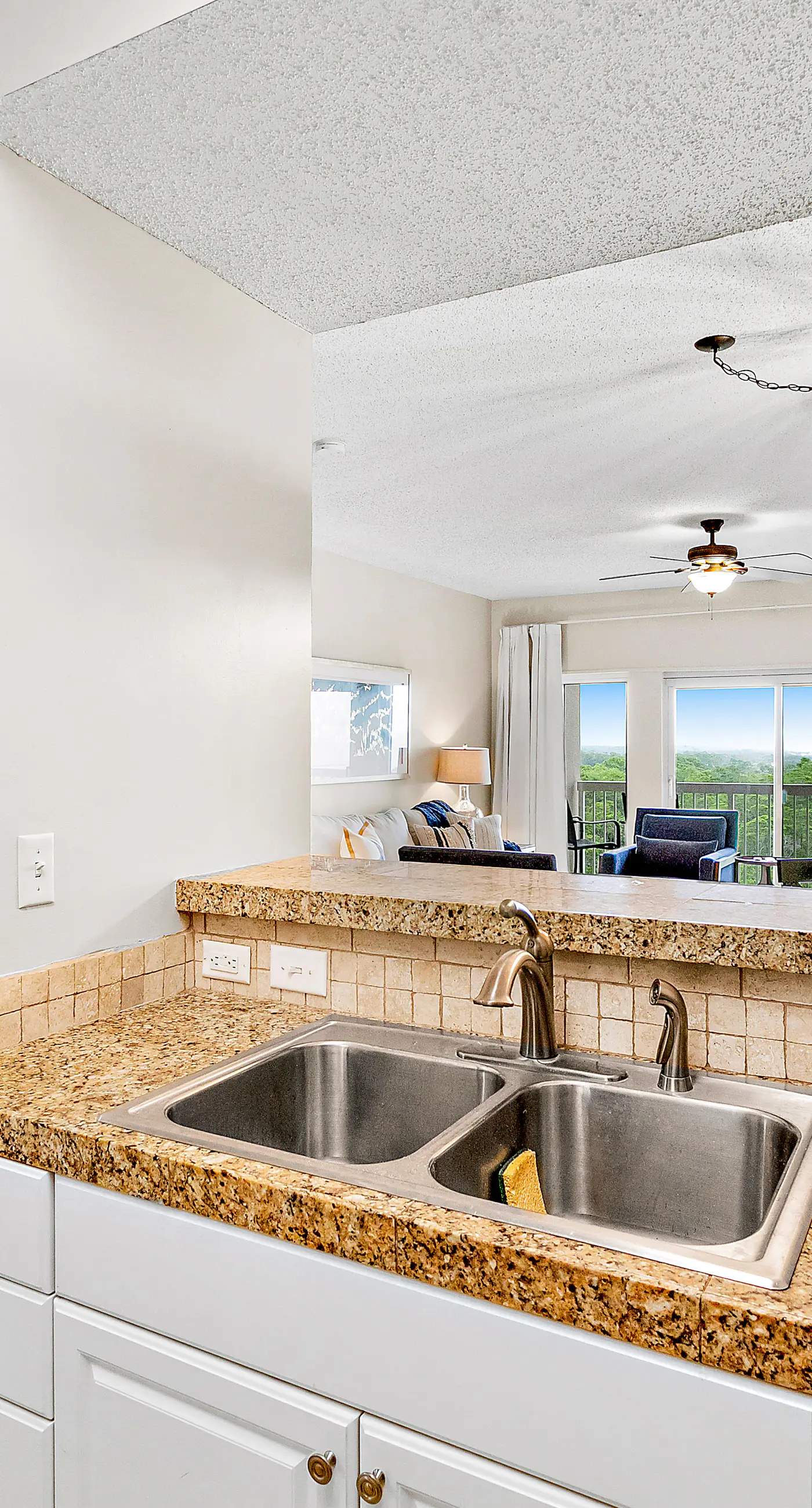 Scenic Resort Condo with Pools Hot Tub and Gym