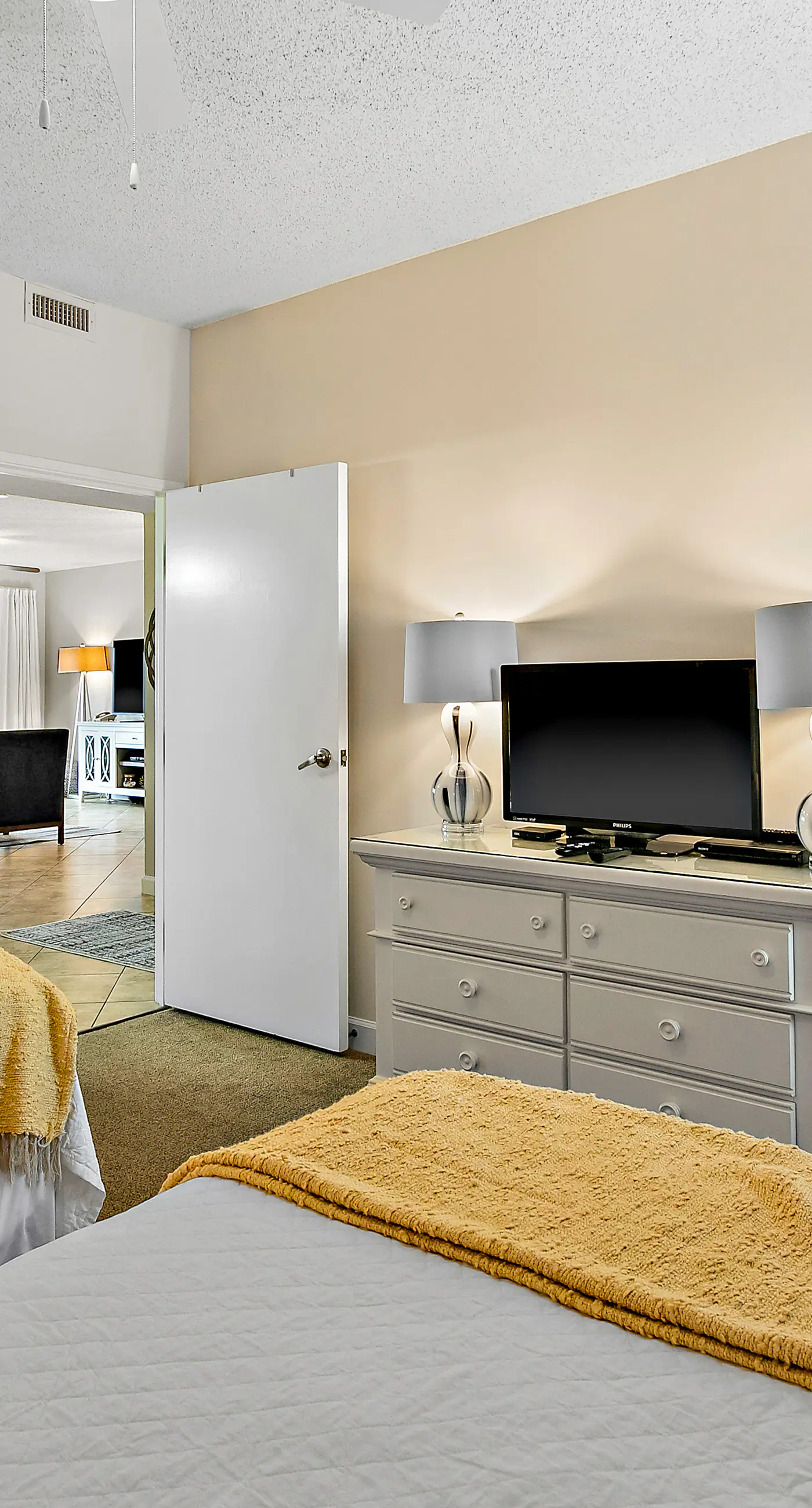 Scenic Resort Condo with Pools Hot Tub and Gym