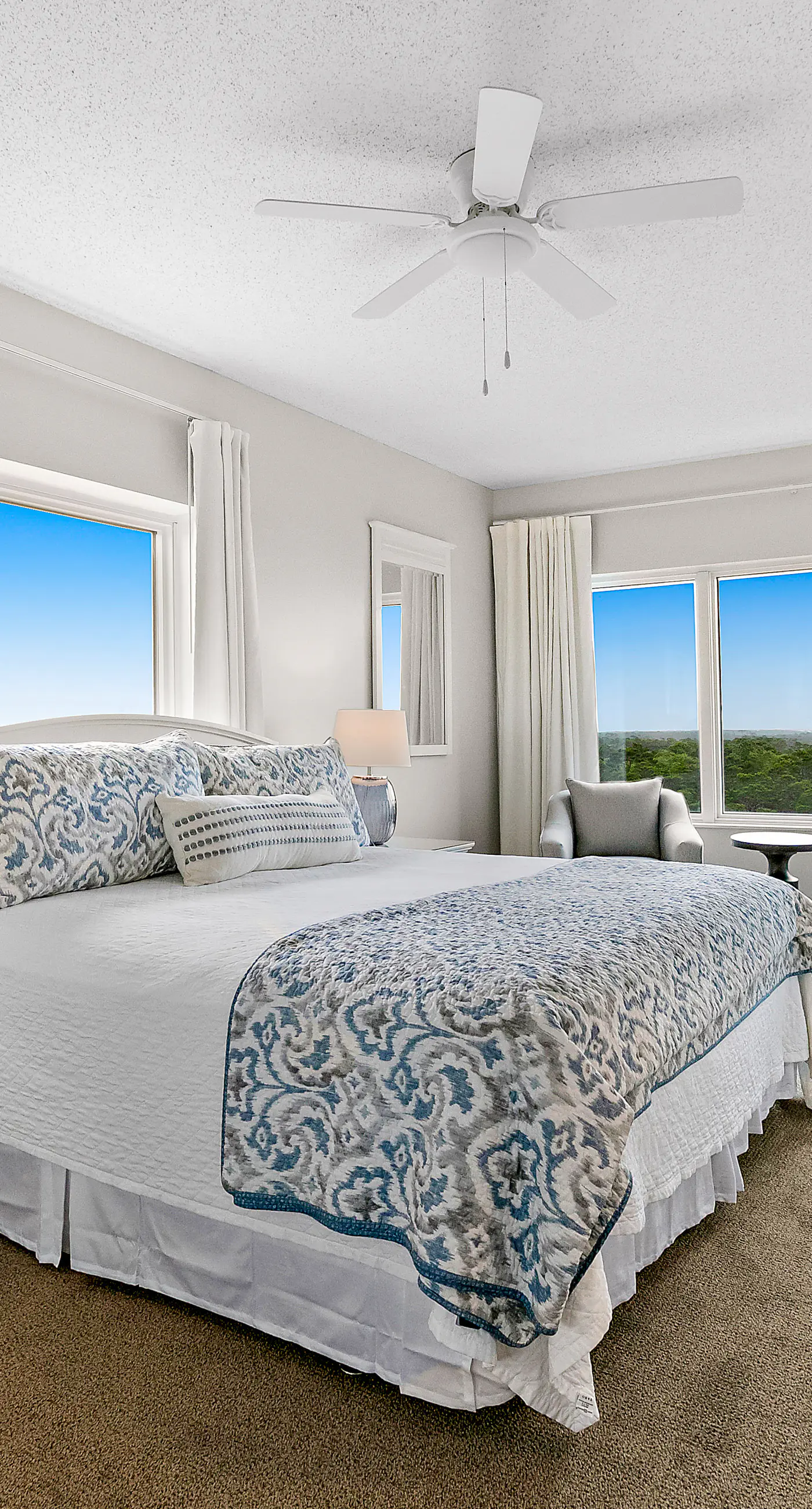 Scenic Resort Condo with Pools Hot Tub and Gym