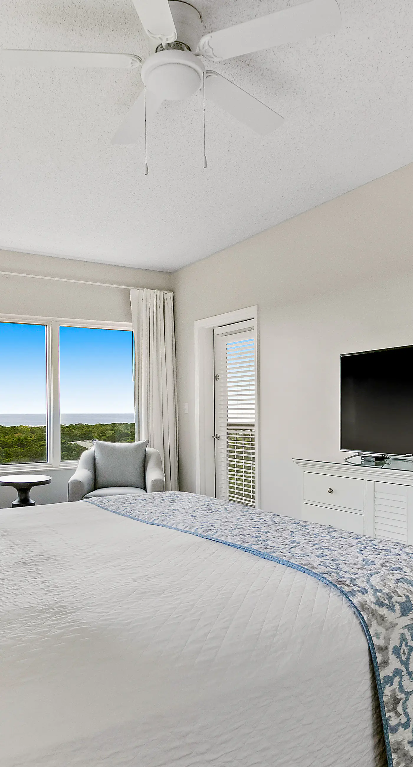 Scenic Resort Condo with Pools Hot Tub and Gym